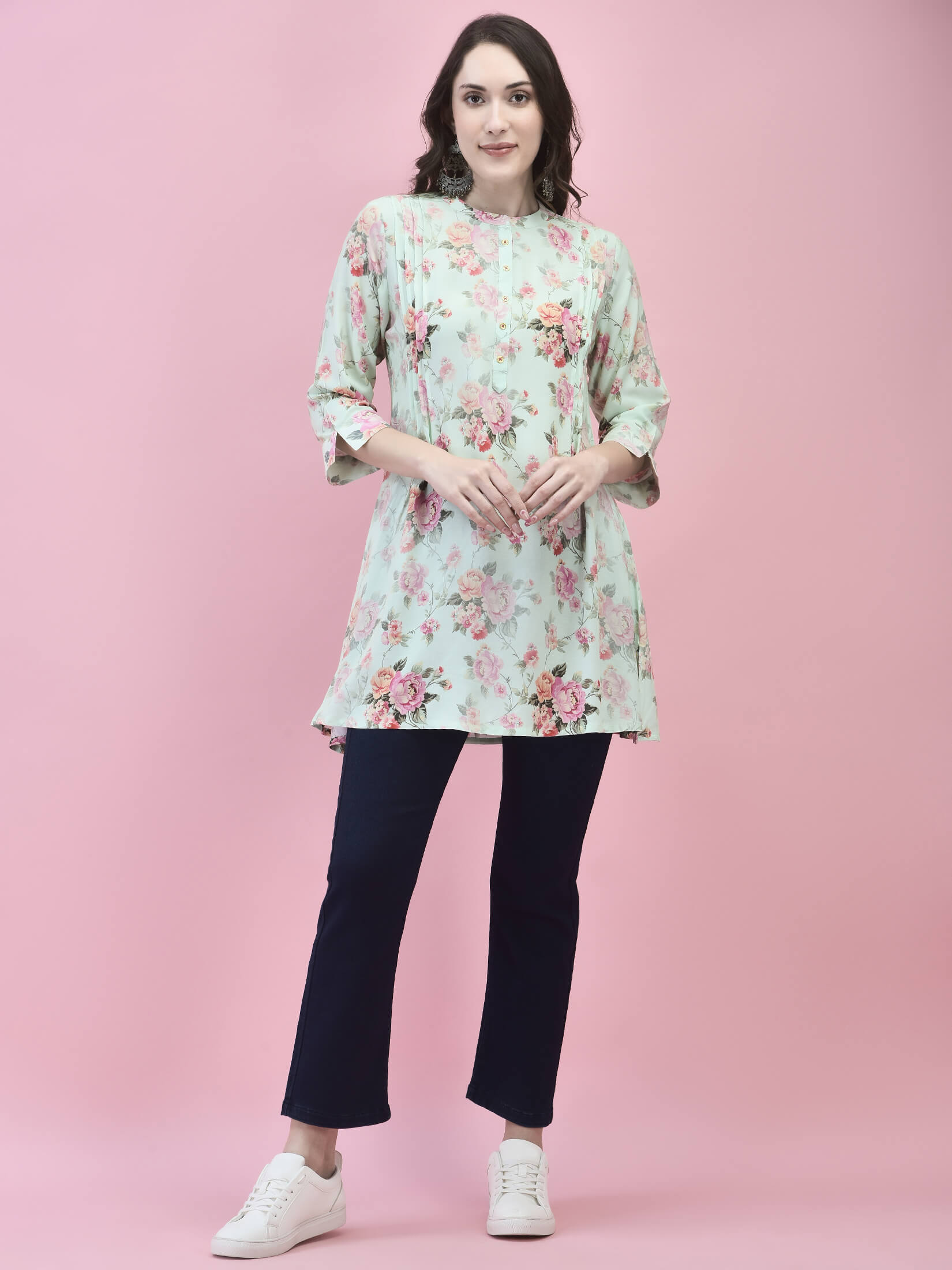 Women Liva (Rayon) White Floral Print Kurta main image 0