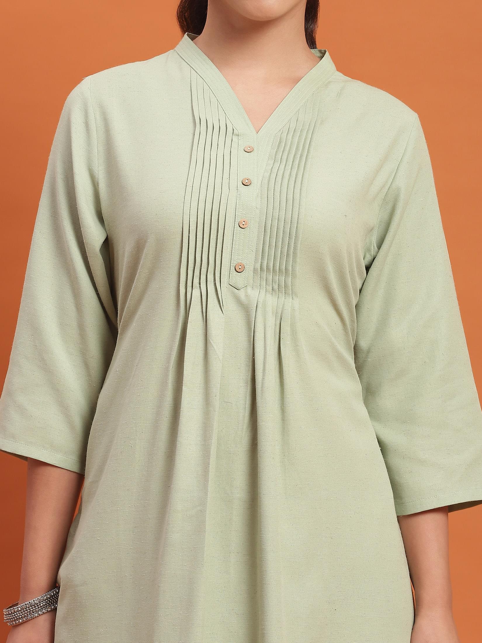 Women Green Solid Kurta.