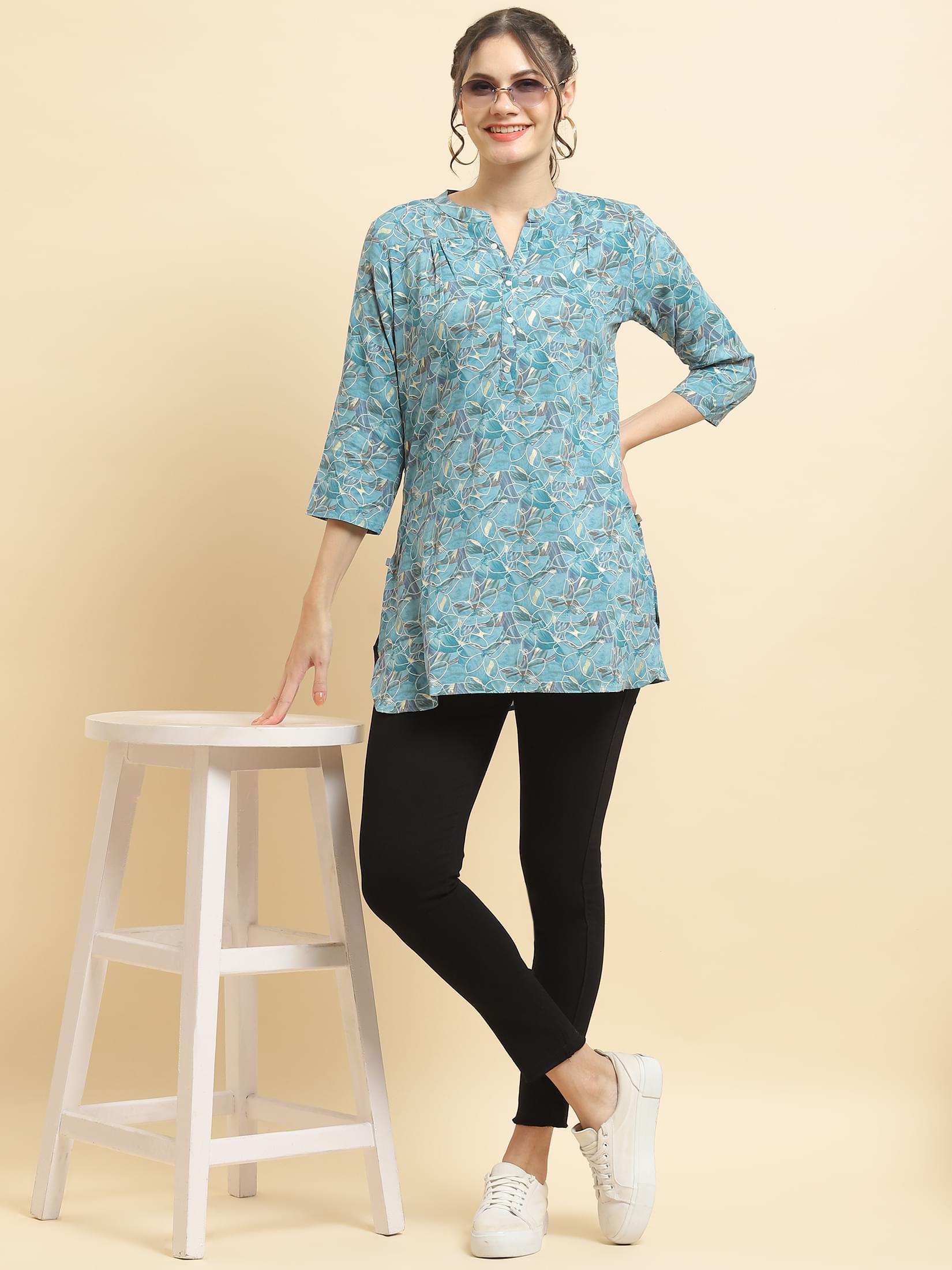 Women Liva Rayon Blue Floral Print Tunic.