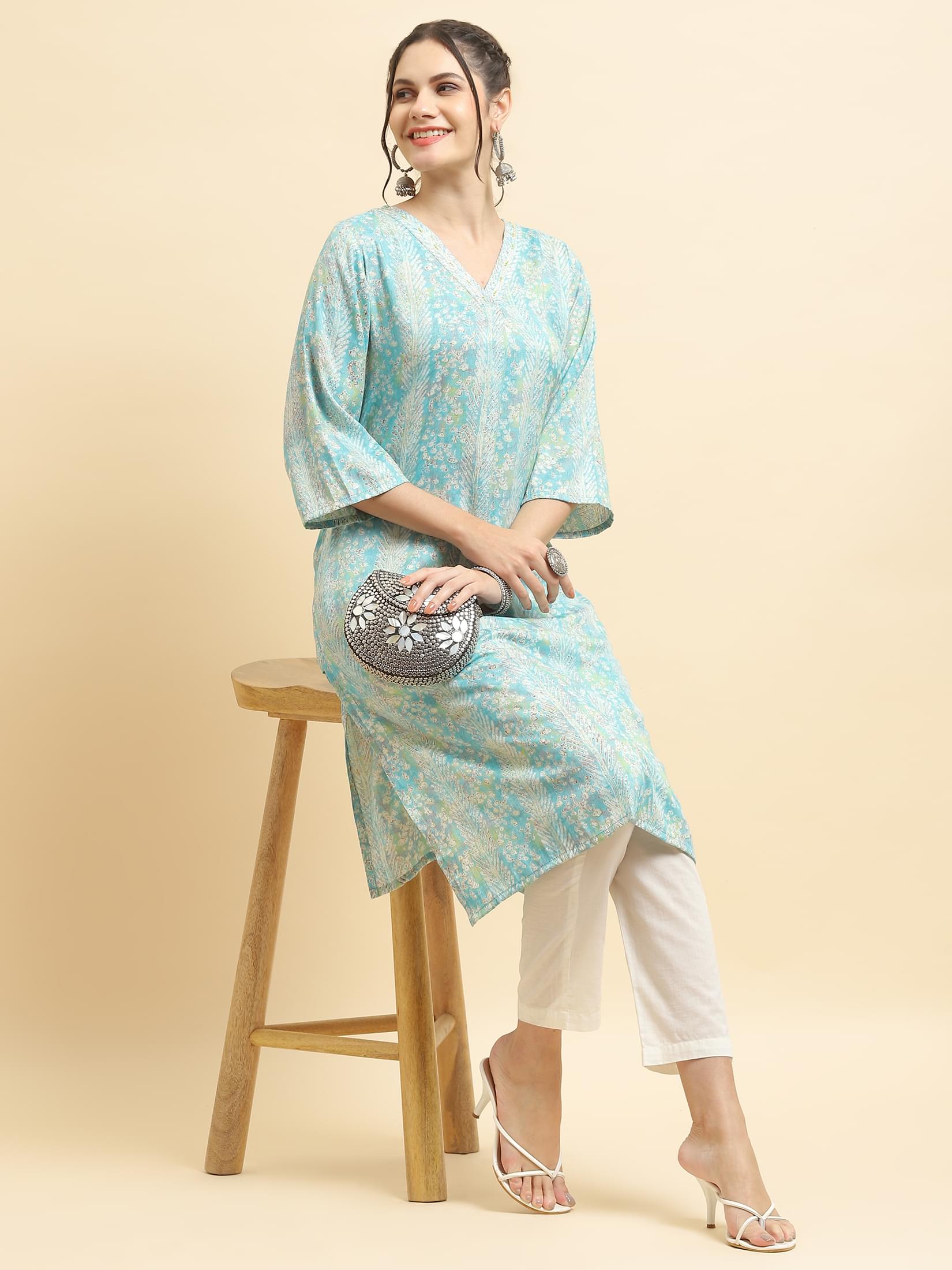 Women Liva Rayon Blue Floral Print Kurta.