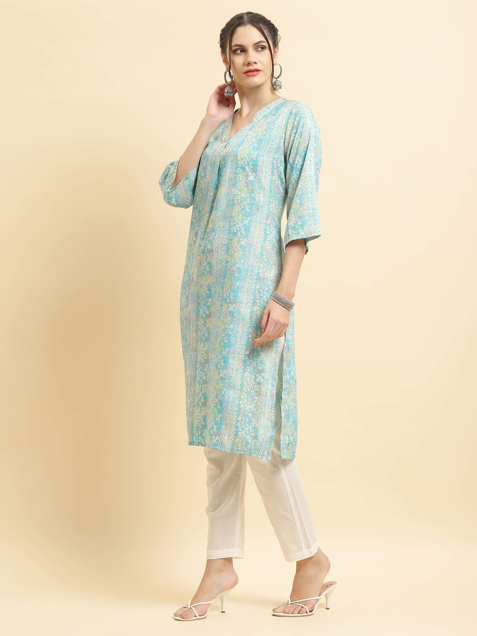 Women Liva Rayon Blue Floral Print Kurta.