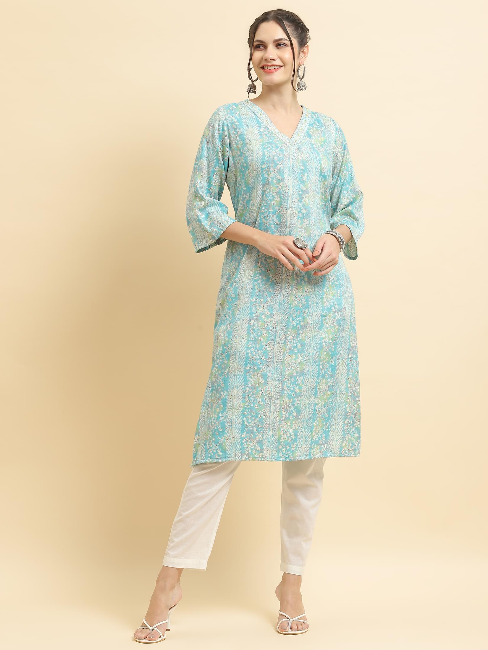 Women Liva Rayon Blue Floral Print Kurta.