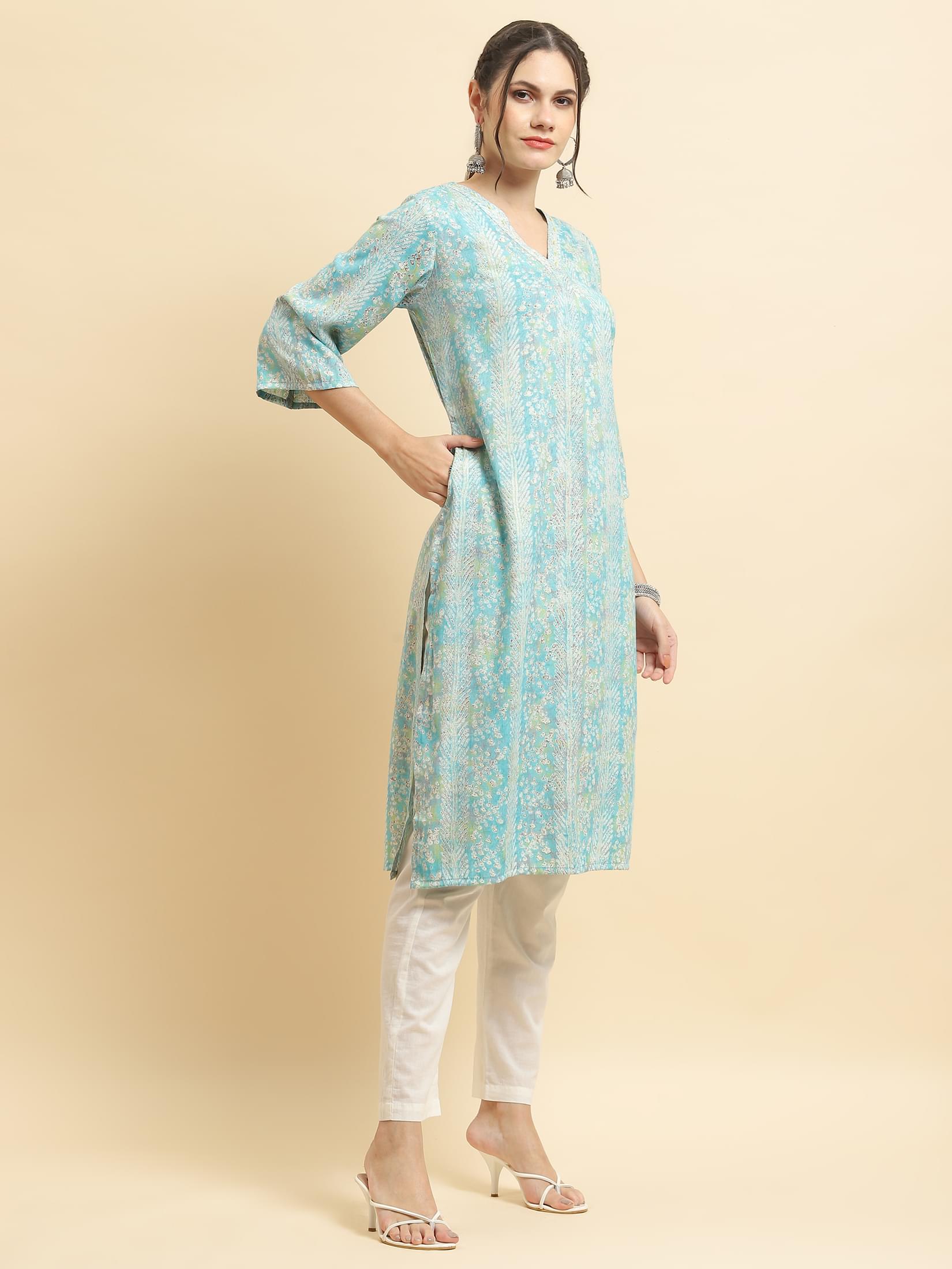 Women Liva Rayon Blue Floral Print Kurta.