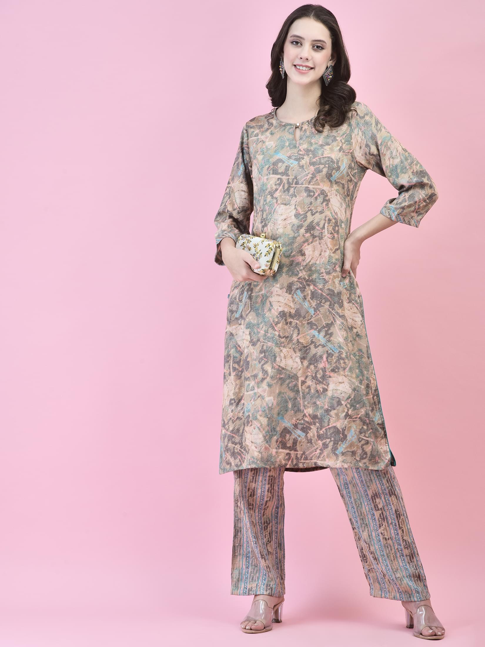 Women Liva Green Abstract Print Kurta With Comfort Pant.
