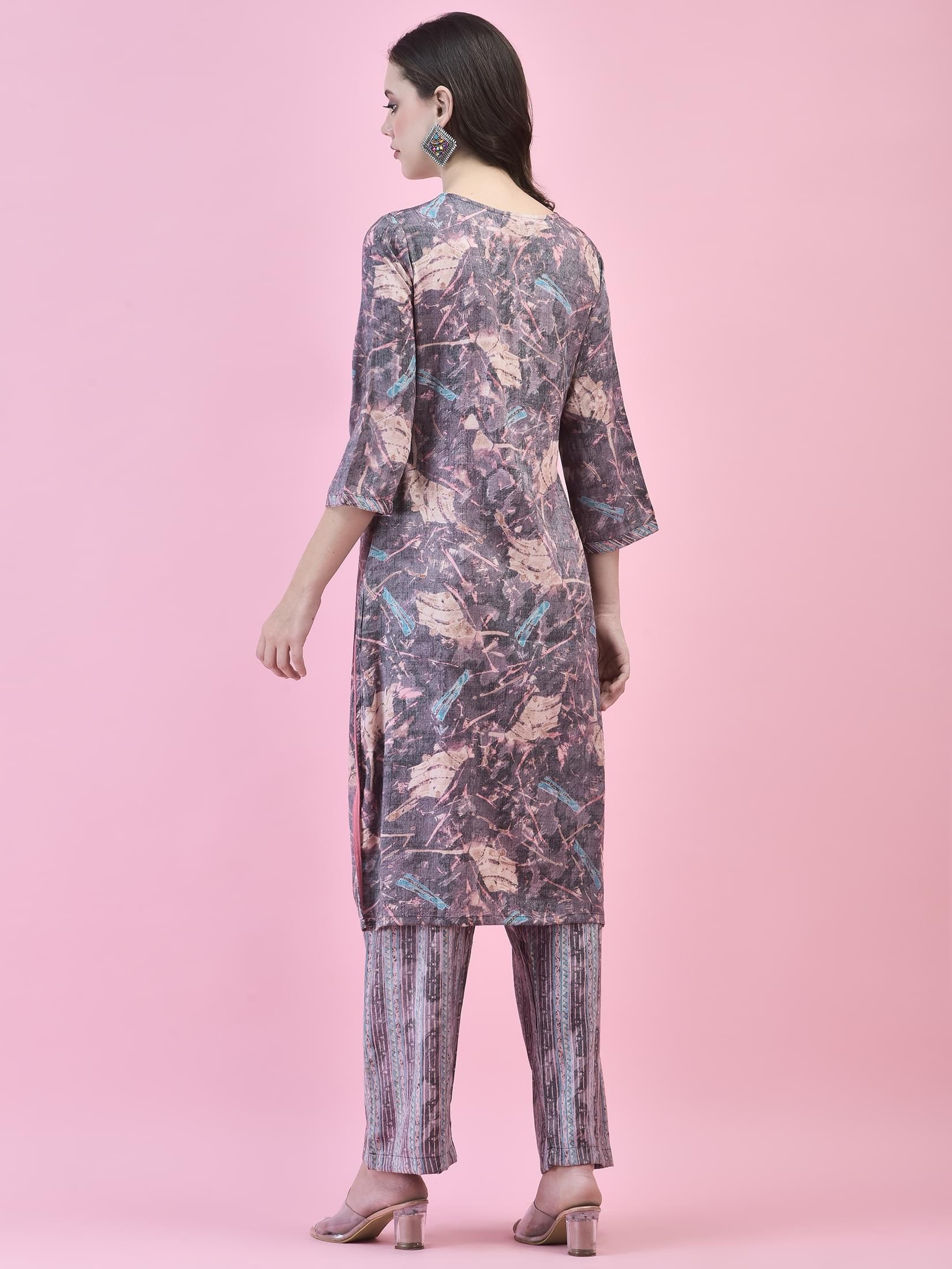 Women Liva Purple Abstract Print Kurta With Comfort Pant.