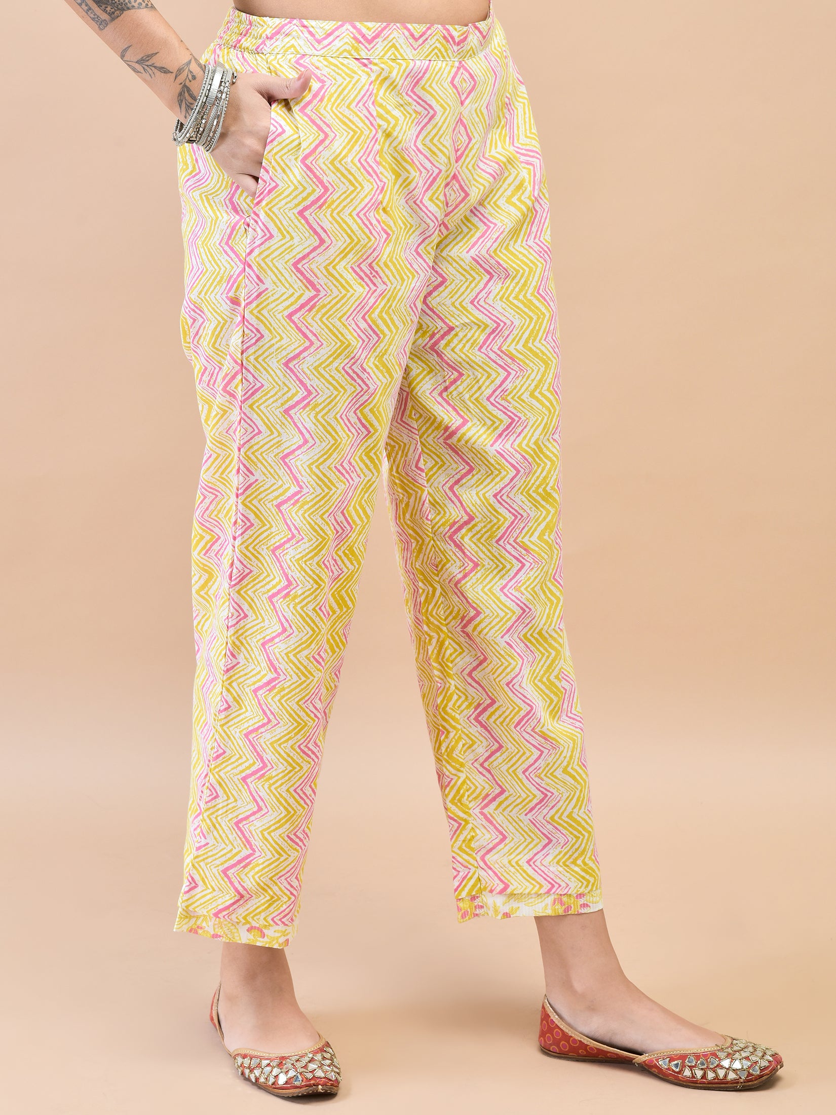 12371WHITEPINK_bottom