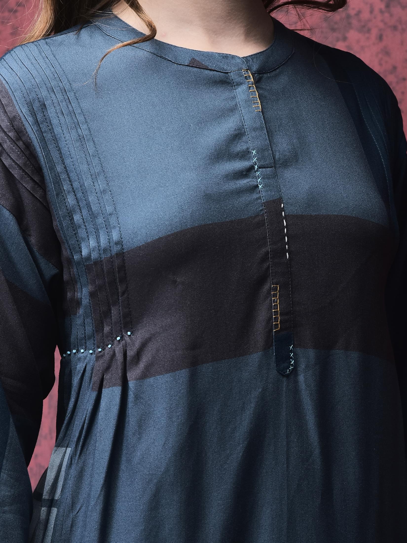 Women Liva (Rayon) Blue Geometric Print Kurta With Comfort Pant.