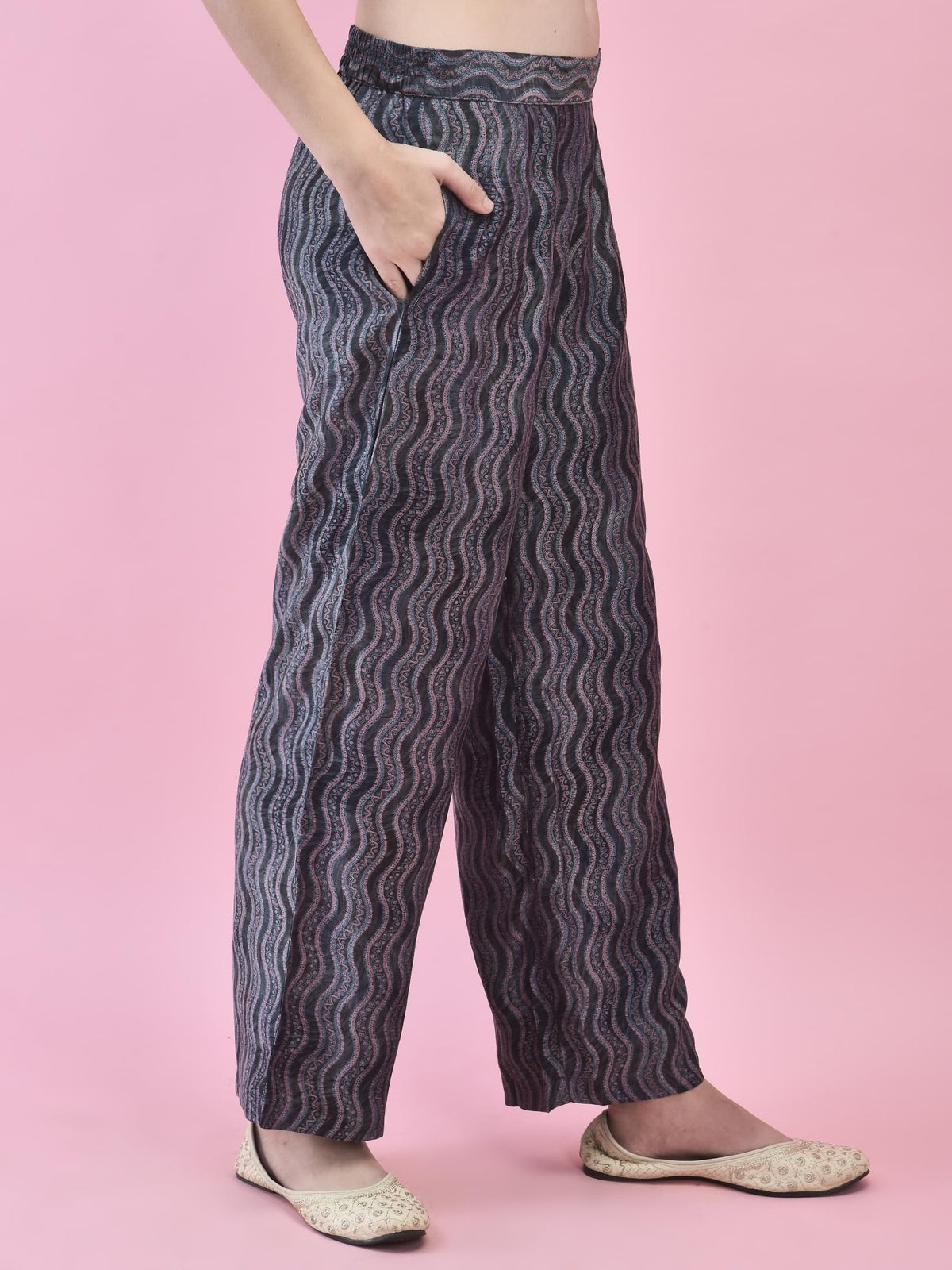 Women Viscose Grey Paisley Print Kurta Comfort Pant Dupatta.