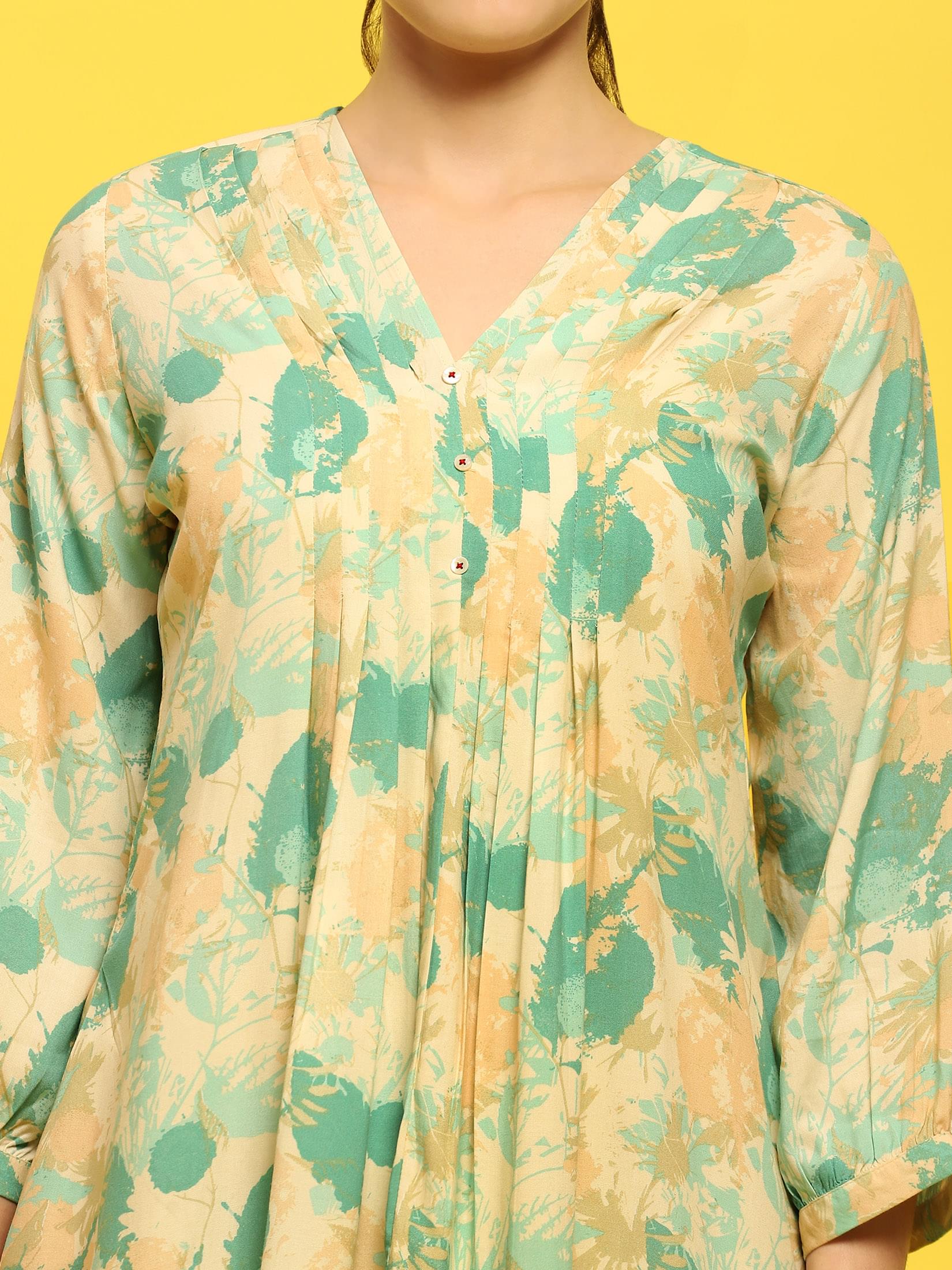 Women Liva Rayon Green Tropical Print Tunic.