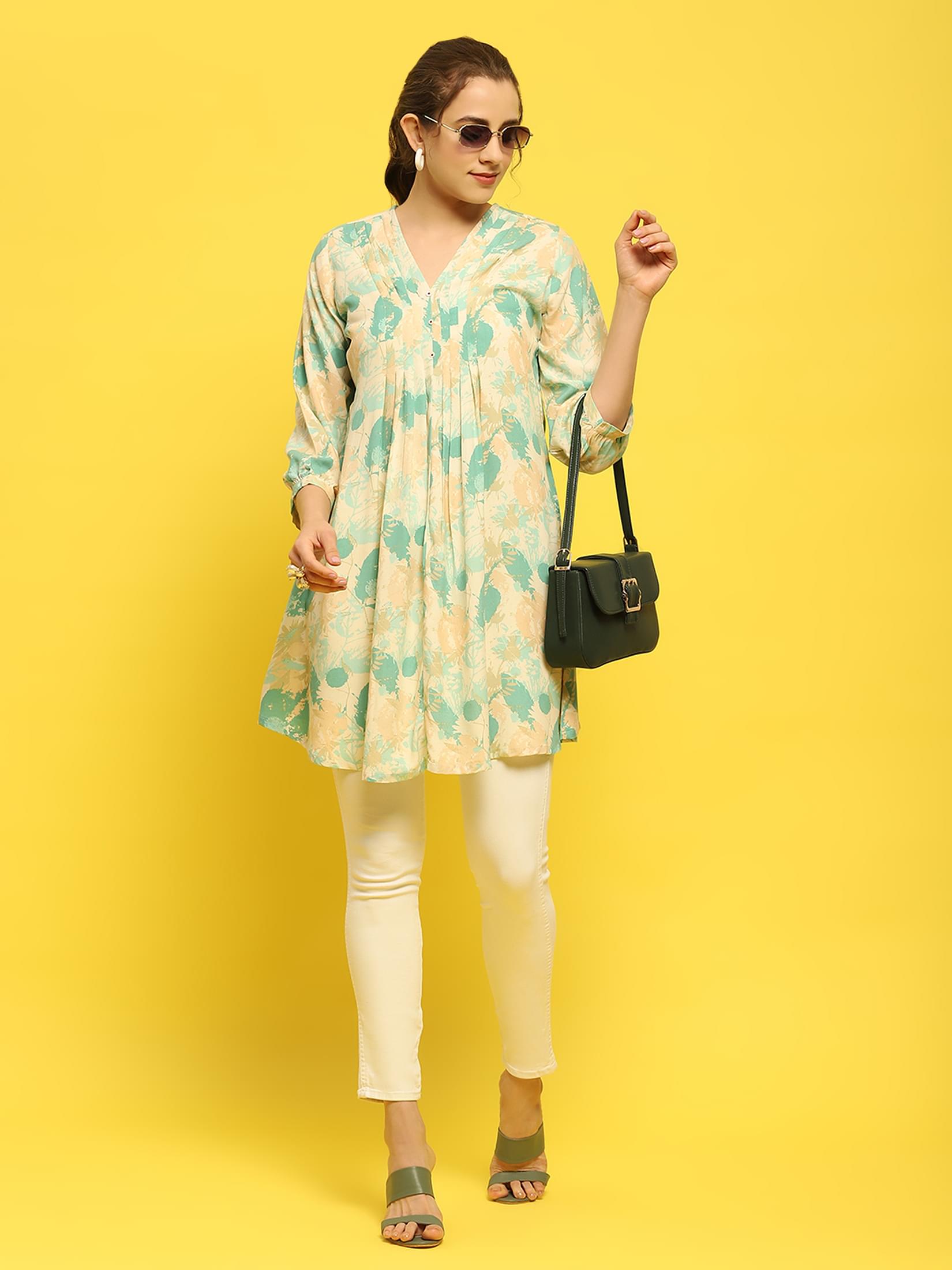 Women Liva Rayon Green Tropical Print Tunic.