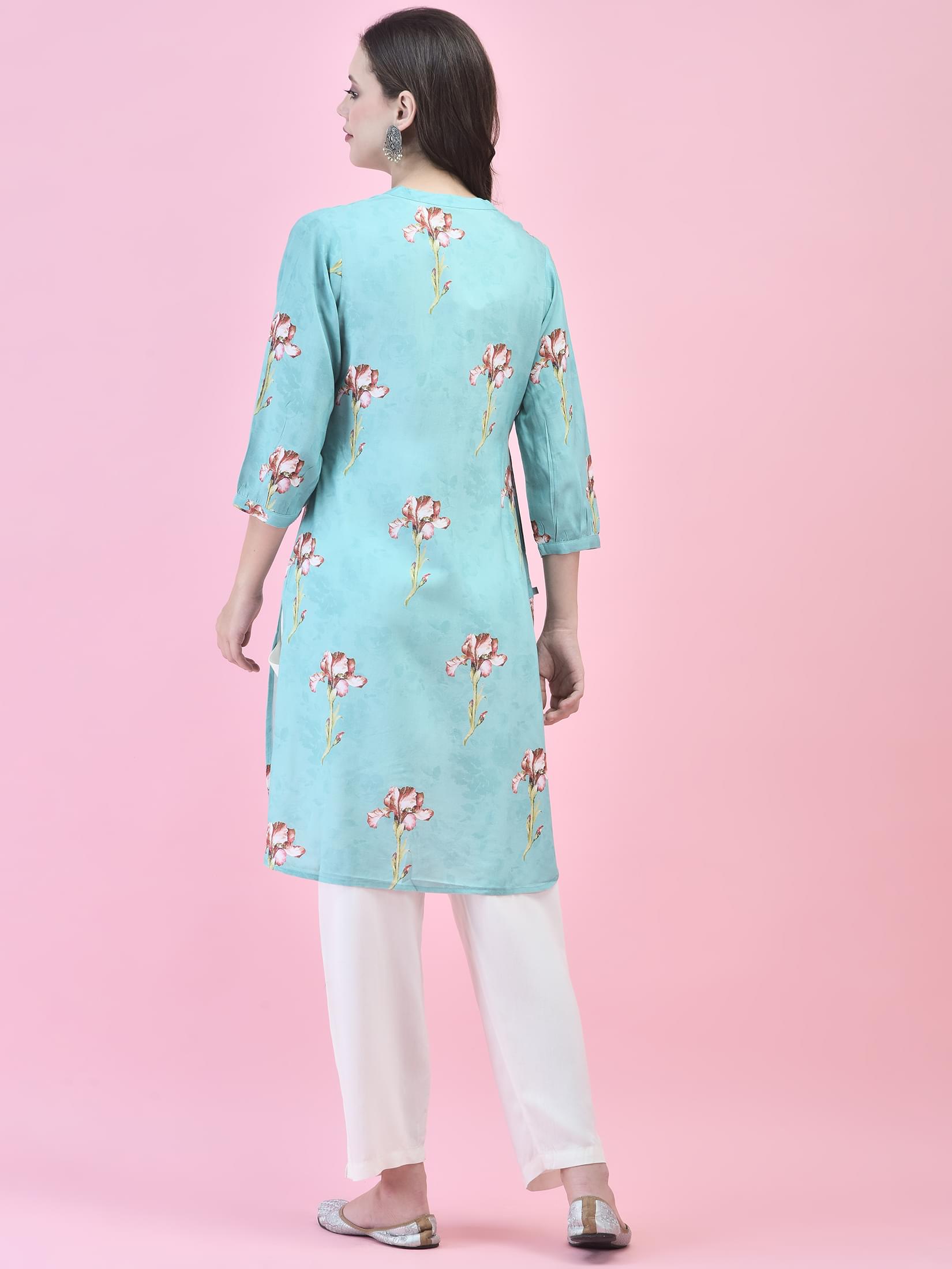 Women Liva (Rayon) Blue Floral Print Kurti.