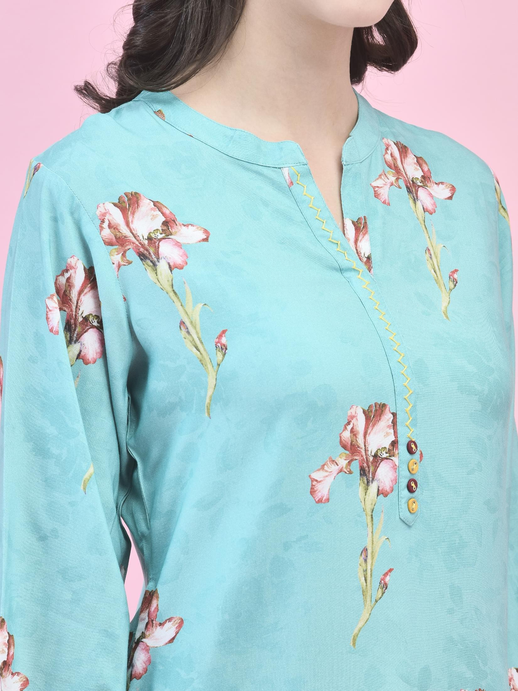 Women Liva (Rayon) Blue Floral Print Kurti.