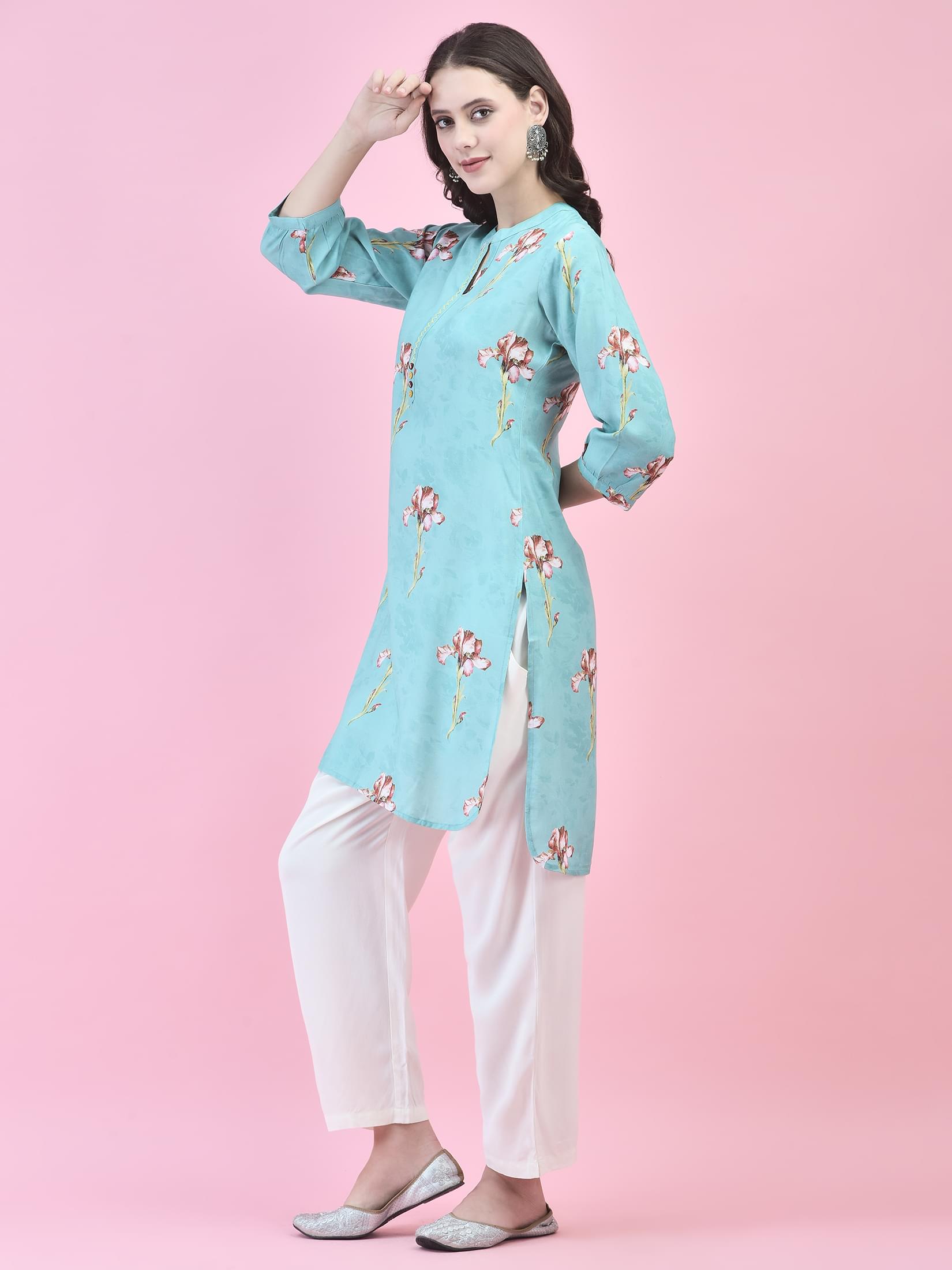 Women Liva (Rayon) Blue Floral Print Kurti.