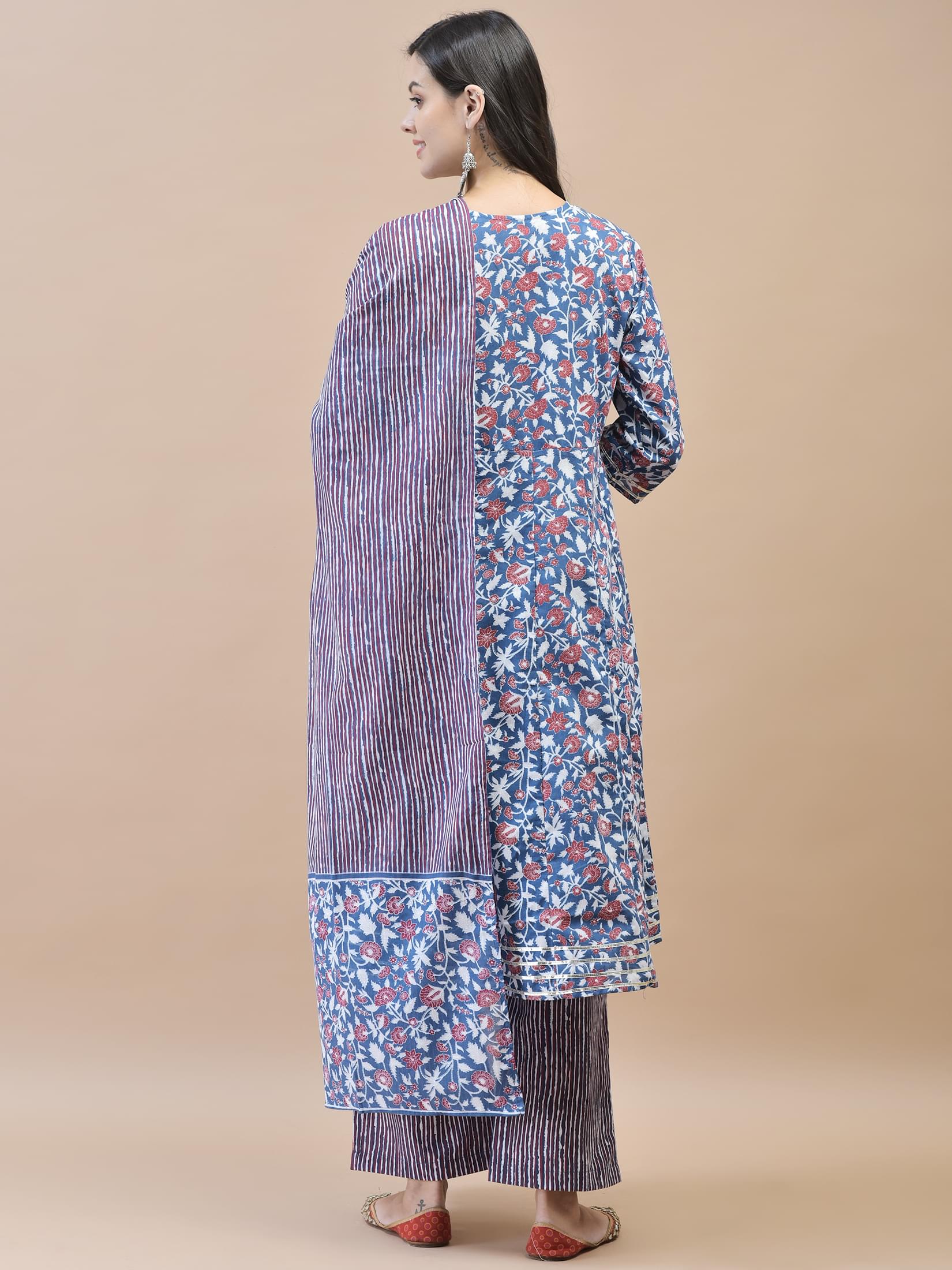 Women Poly Cotton Blue Floral Print Kurta Comfort Pant Dupatta.