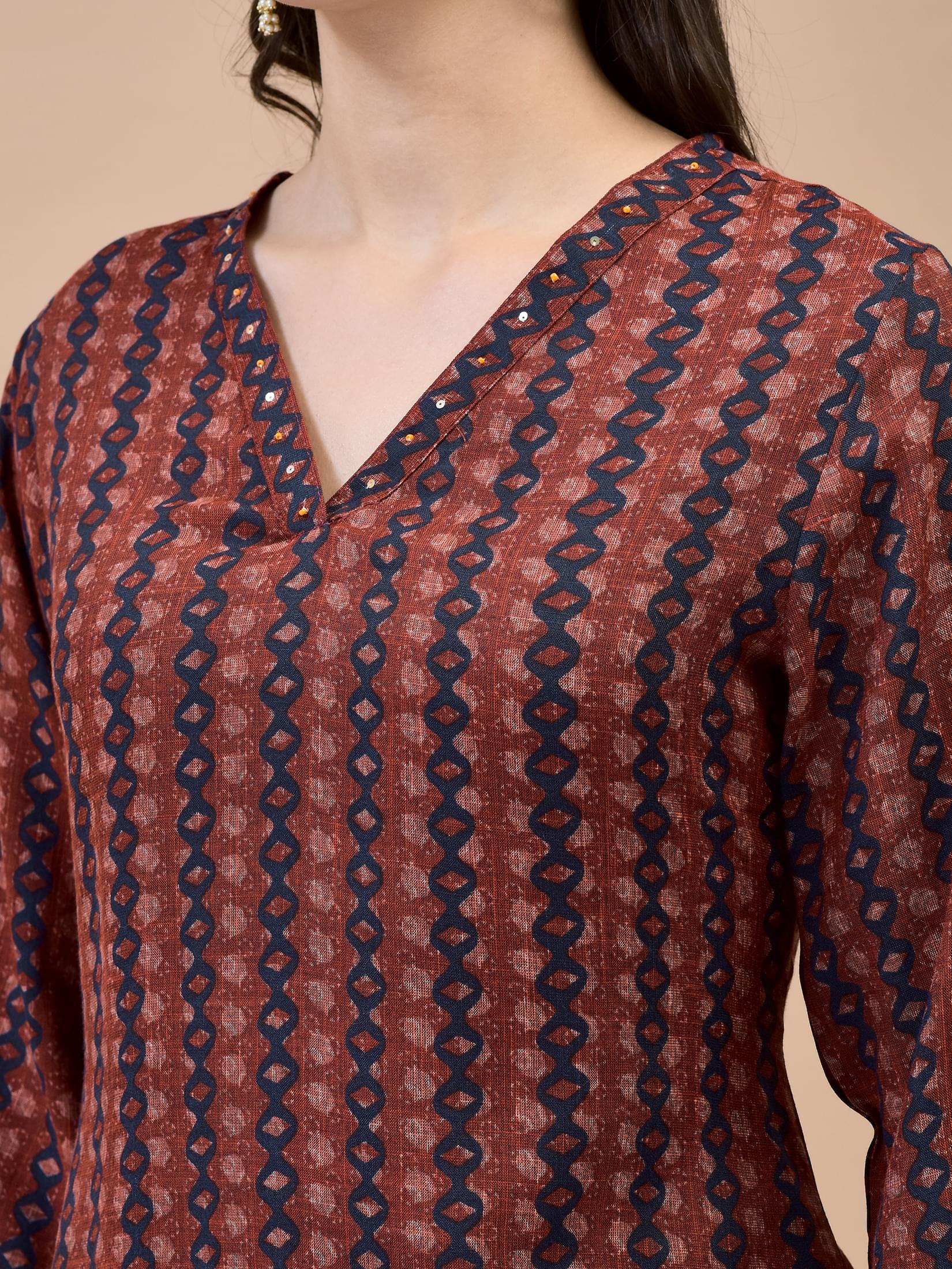 Women Liva Rayon Maroon Geometric Print Kurta.