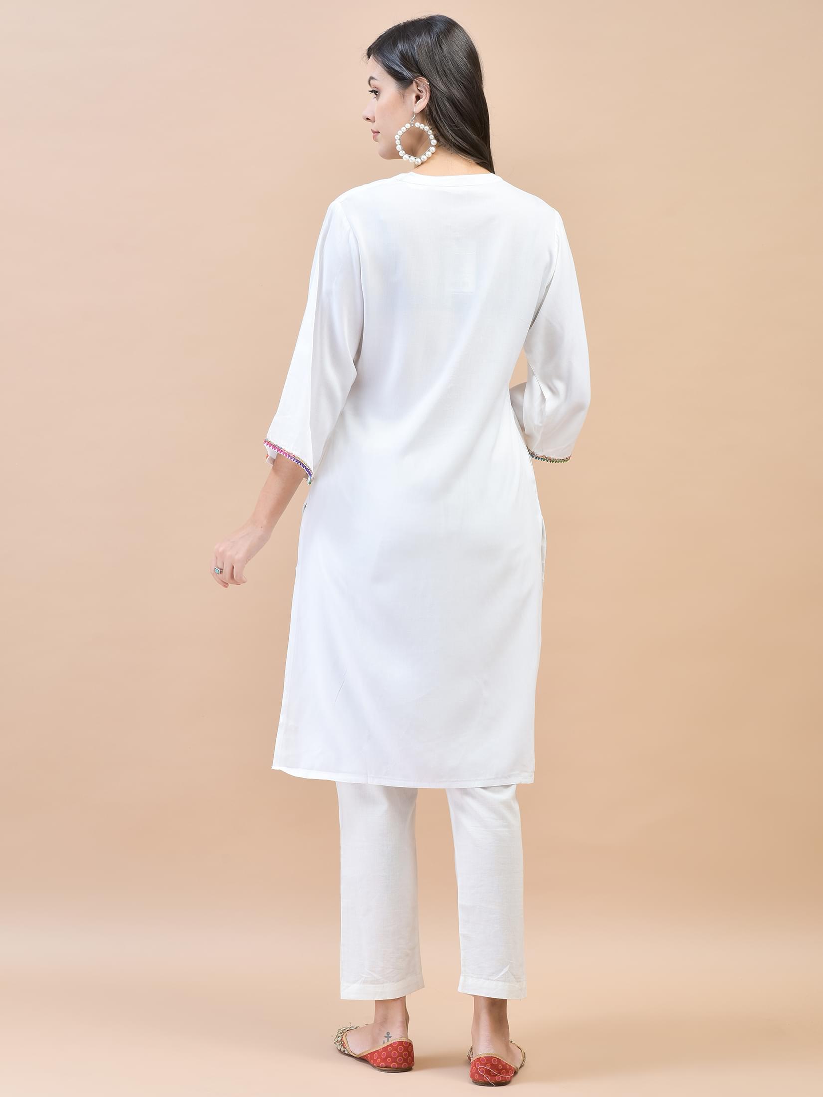Women Liva (Rayon) White Solid Kurta.