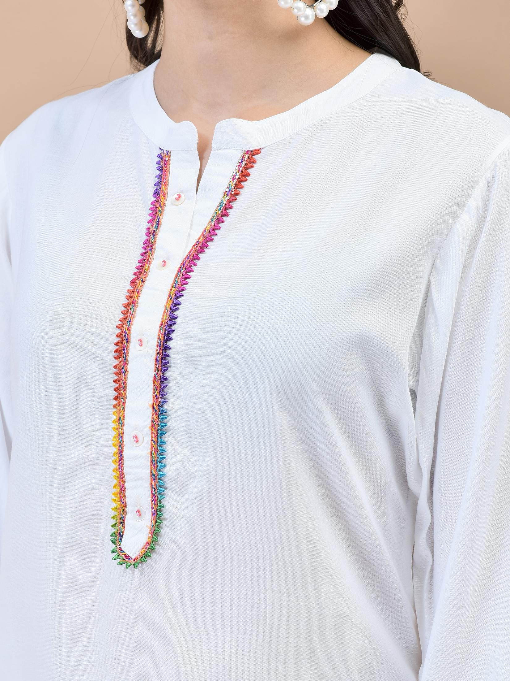 Women Liva (Rayon) White Solid Kurta.