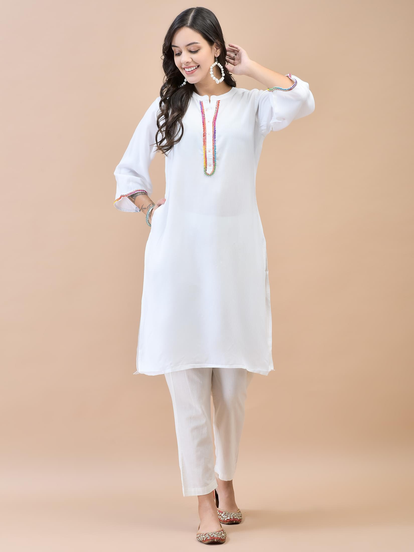 Women Liva (Rayon) White Solid Kurta.