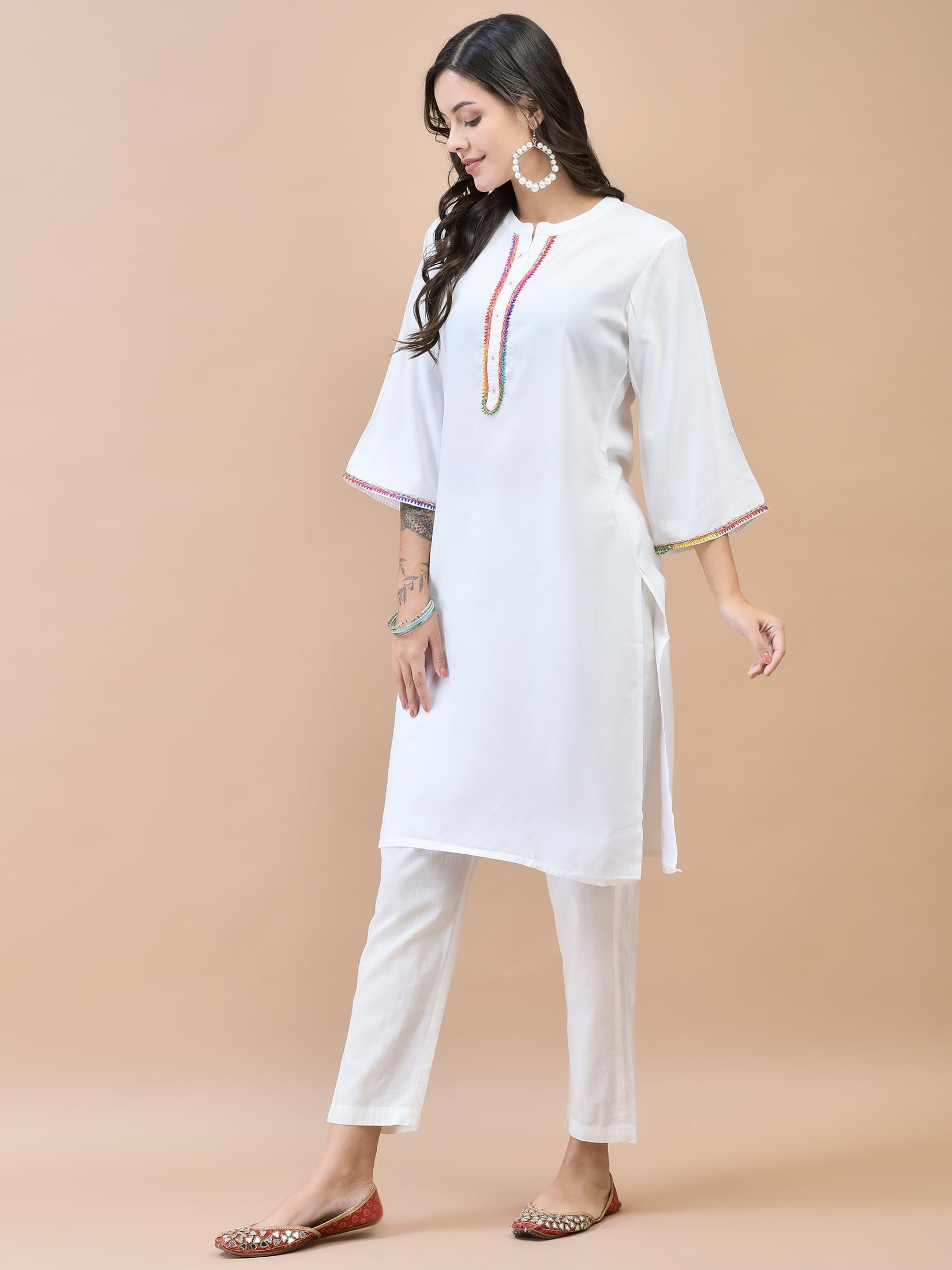 Women Liva (Rayon) White Solid Kurta.