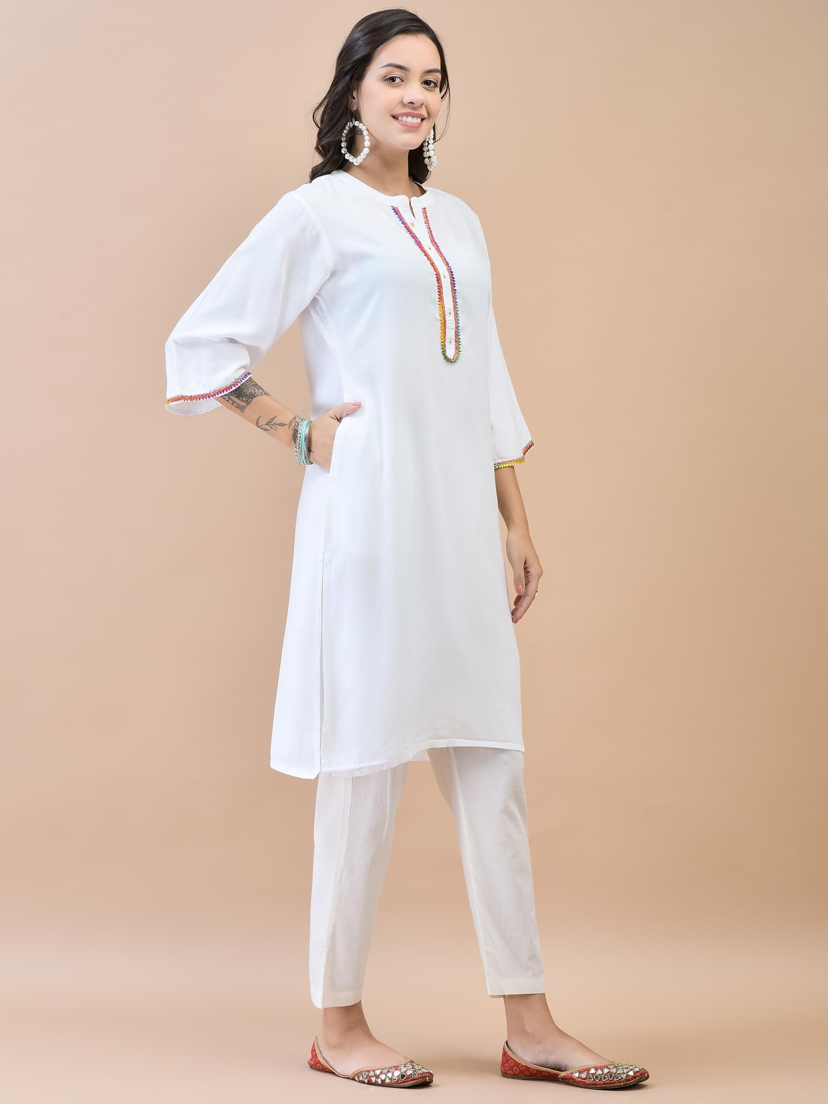 Women Liva (Rayon) White Solid Kurta.