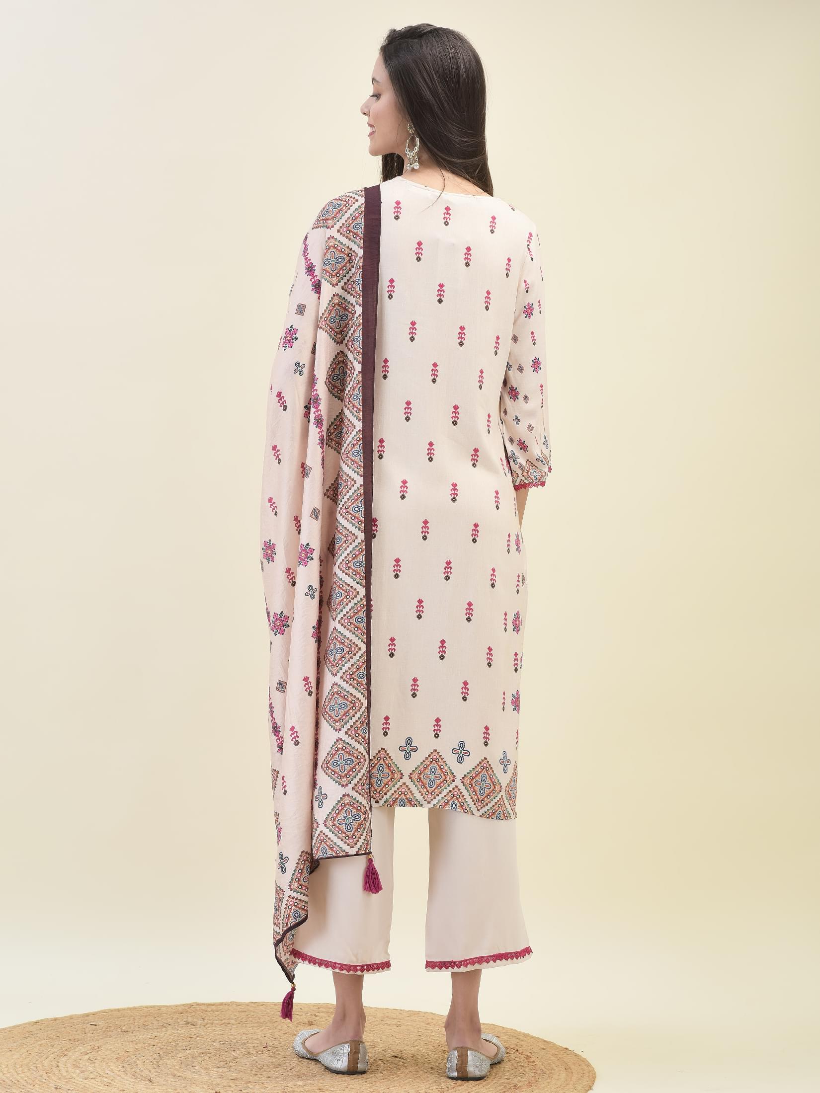 Women Liva Rayon Off White Ikat Print Kurta Comfort Pant Dupatta.
