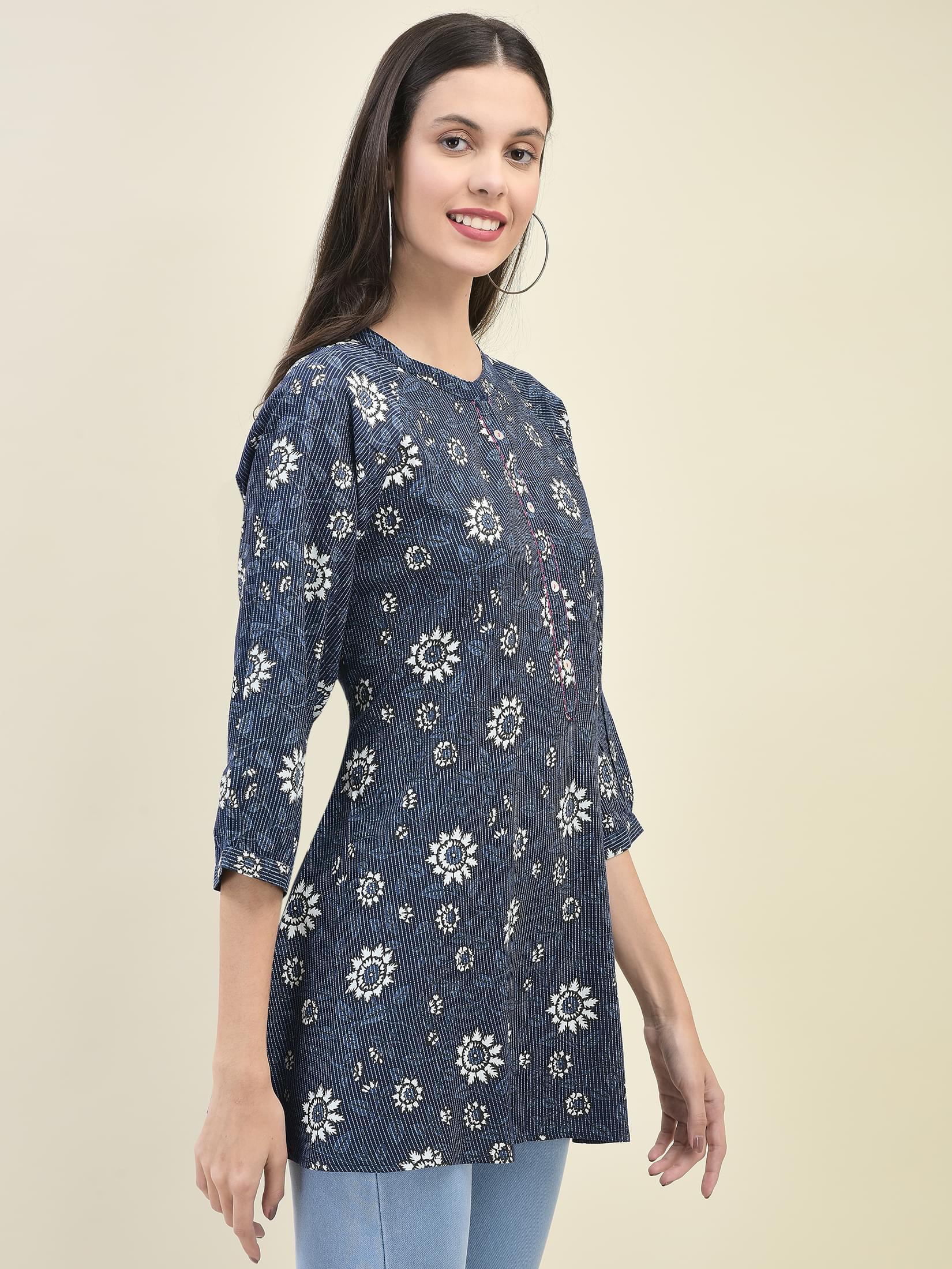 Women Liva Rayon Indigo Floral Print Tunic.