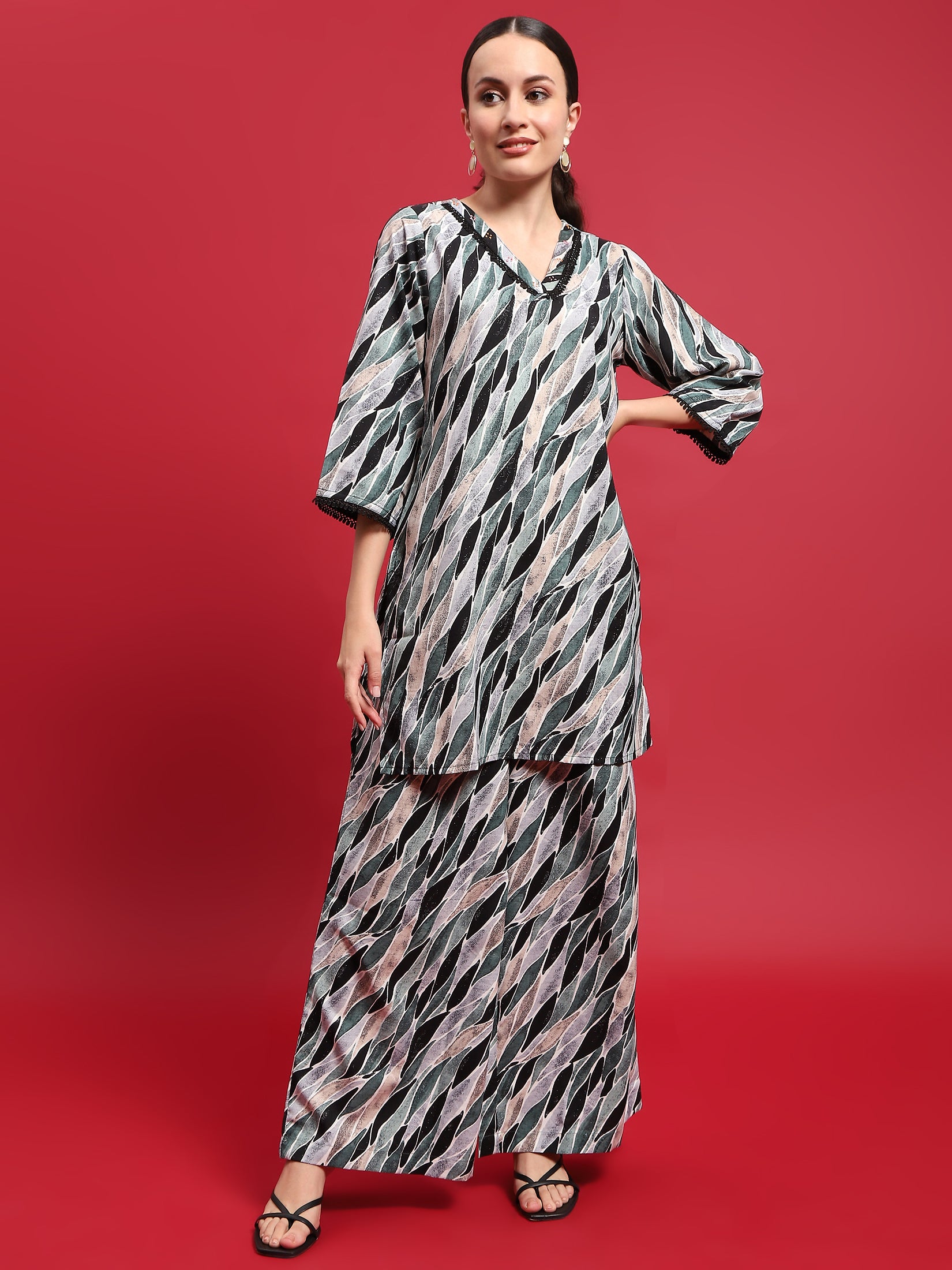 12496GREENBLACK_main