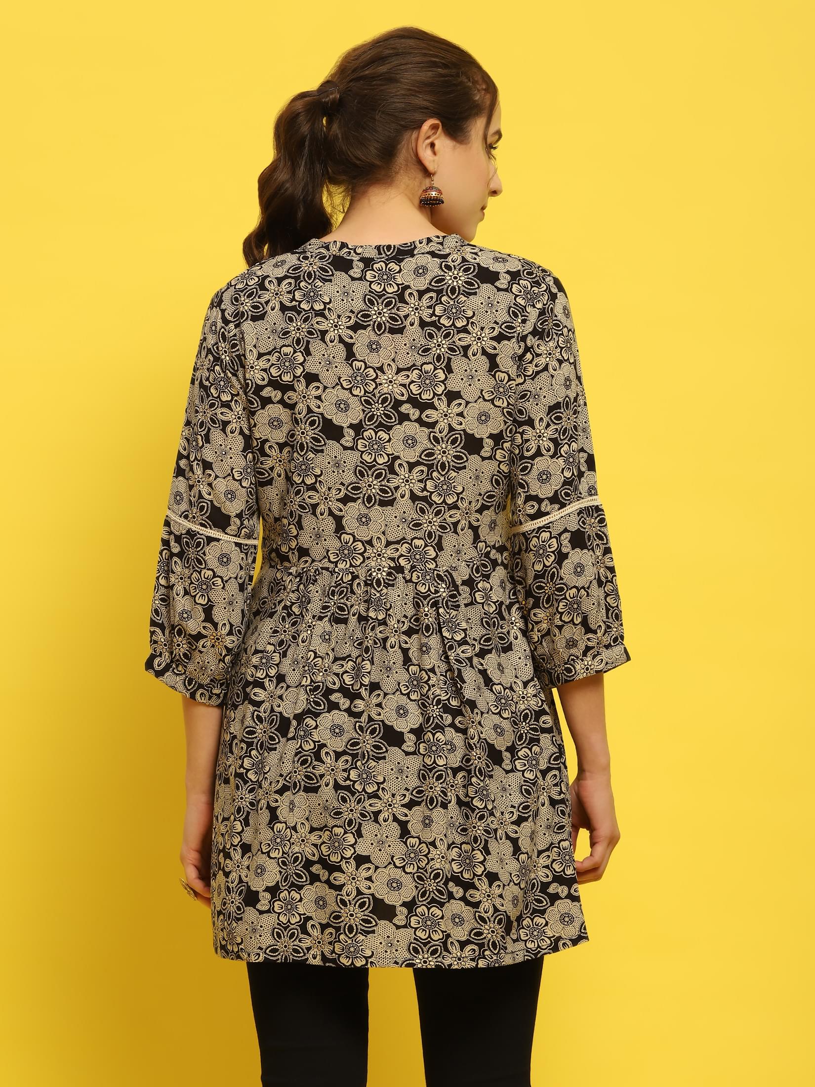 Women Liva Rayon Black Floral Print Tunic.