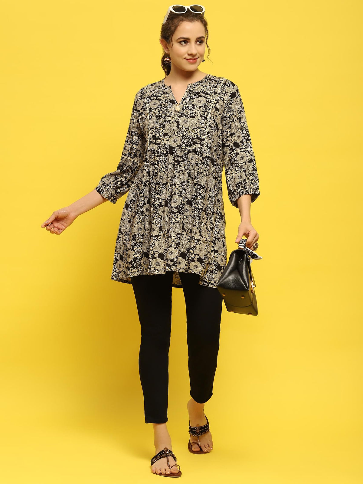 Women Liva Rayon Black Floral Print Tunic.