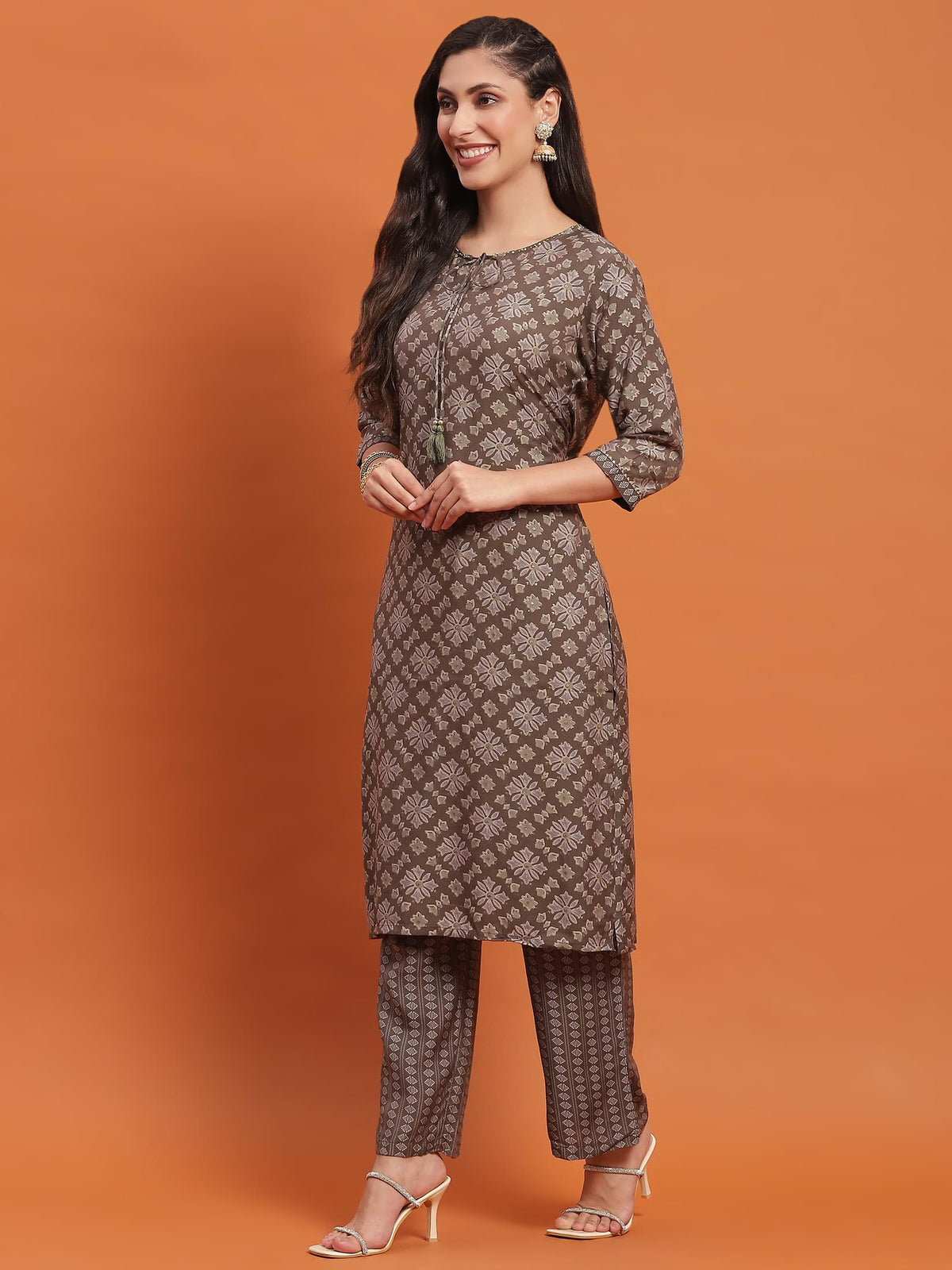 Women Grey Floral Print Kurta With Comfort Pant.