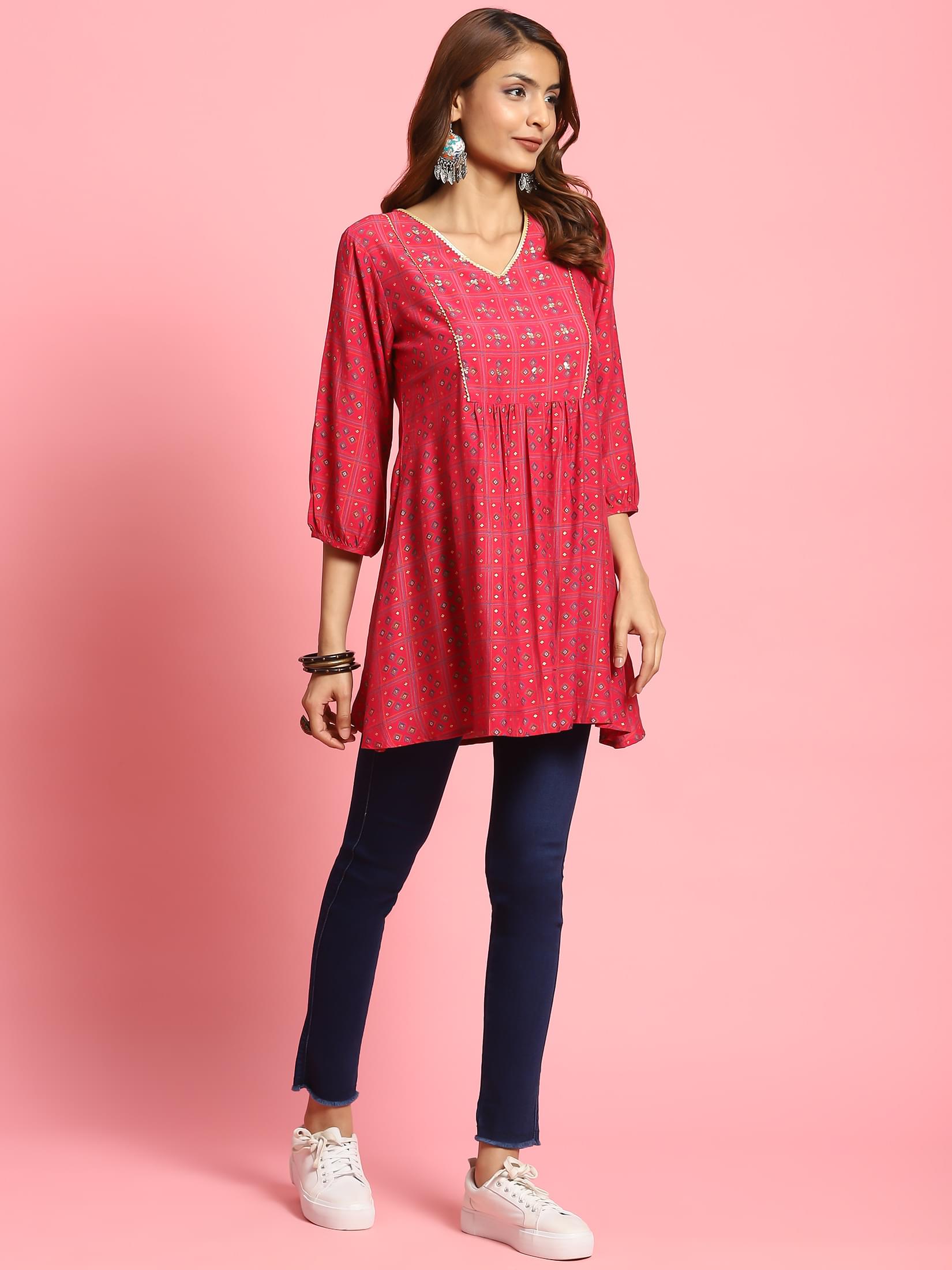 Women Fuchsia Geometric Printed Tunic.