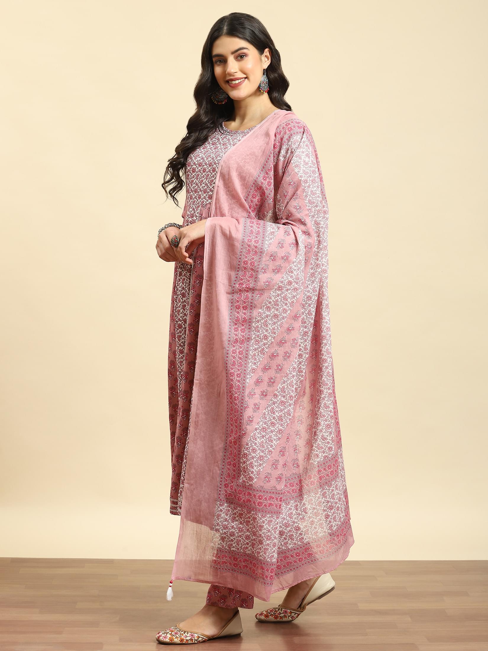 Women Pink Floral Print Kurta Trouser Dupatta.