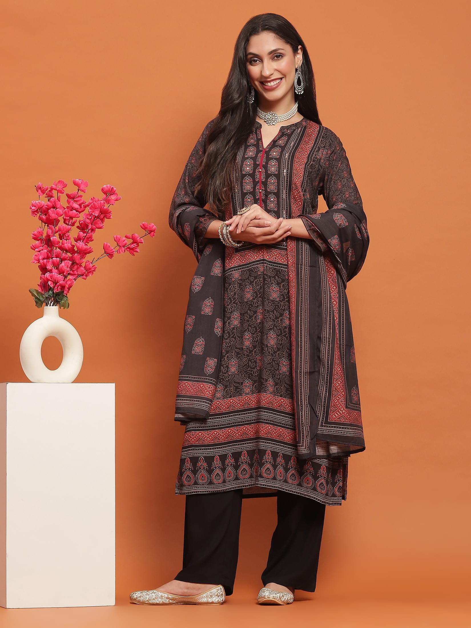 Women Black Geometric Print Kurta Comfort Pant Dupatta.
