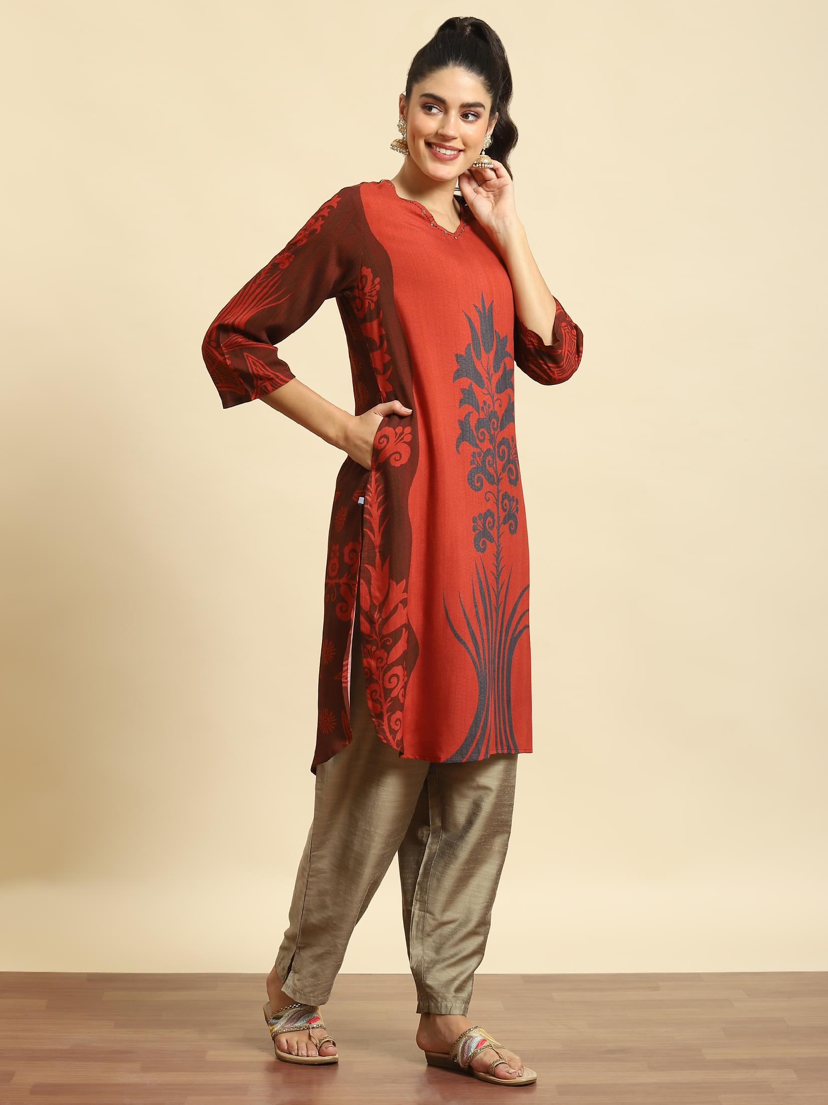 Women Maroon Abstract Print Kurta.