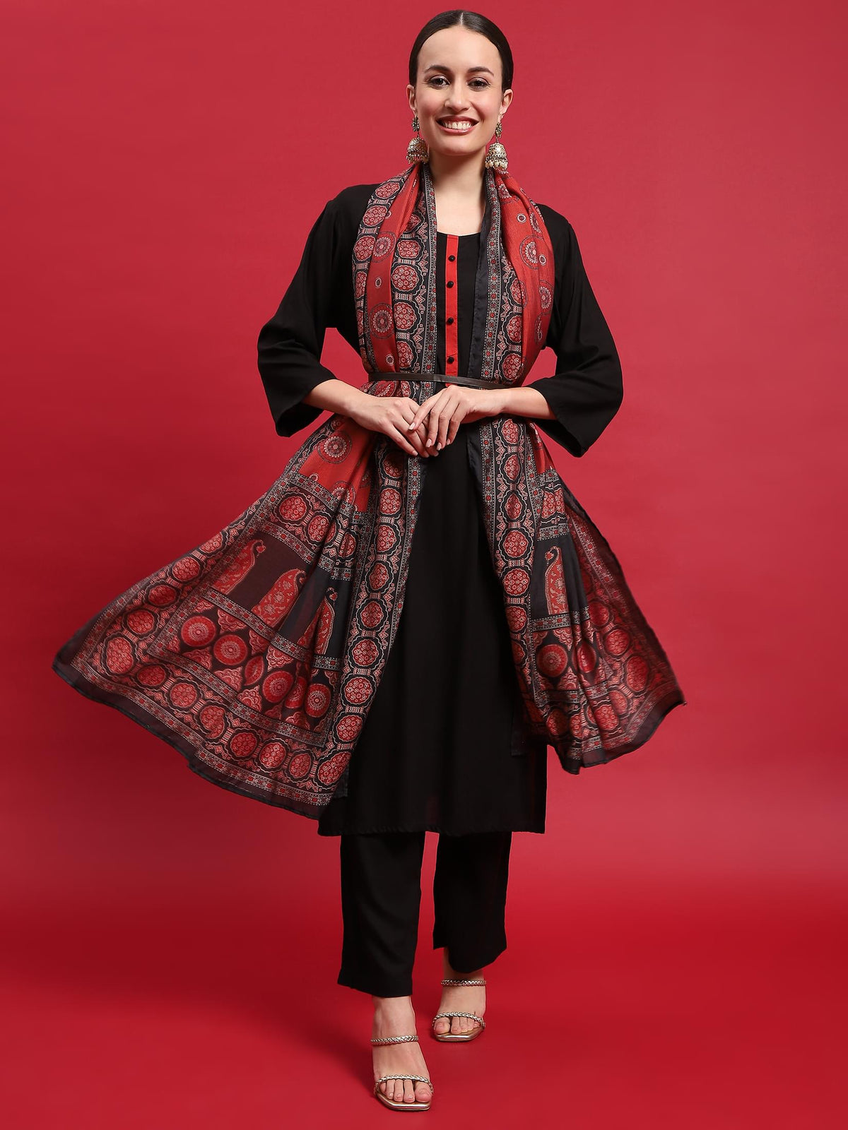 Women Viscose Black Solid Kurta Comfort Pant Dupatta.