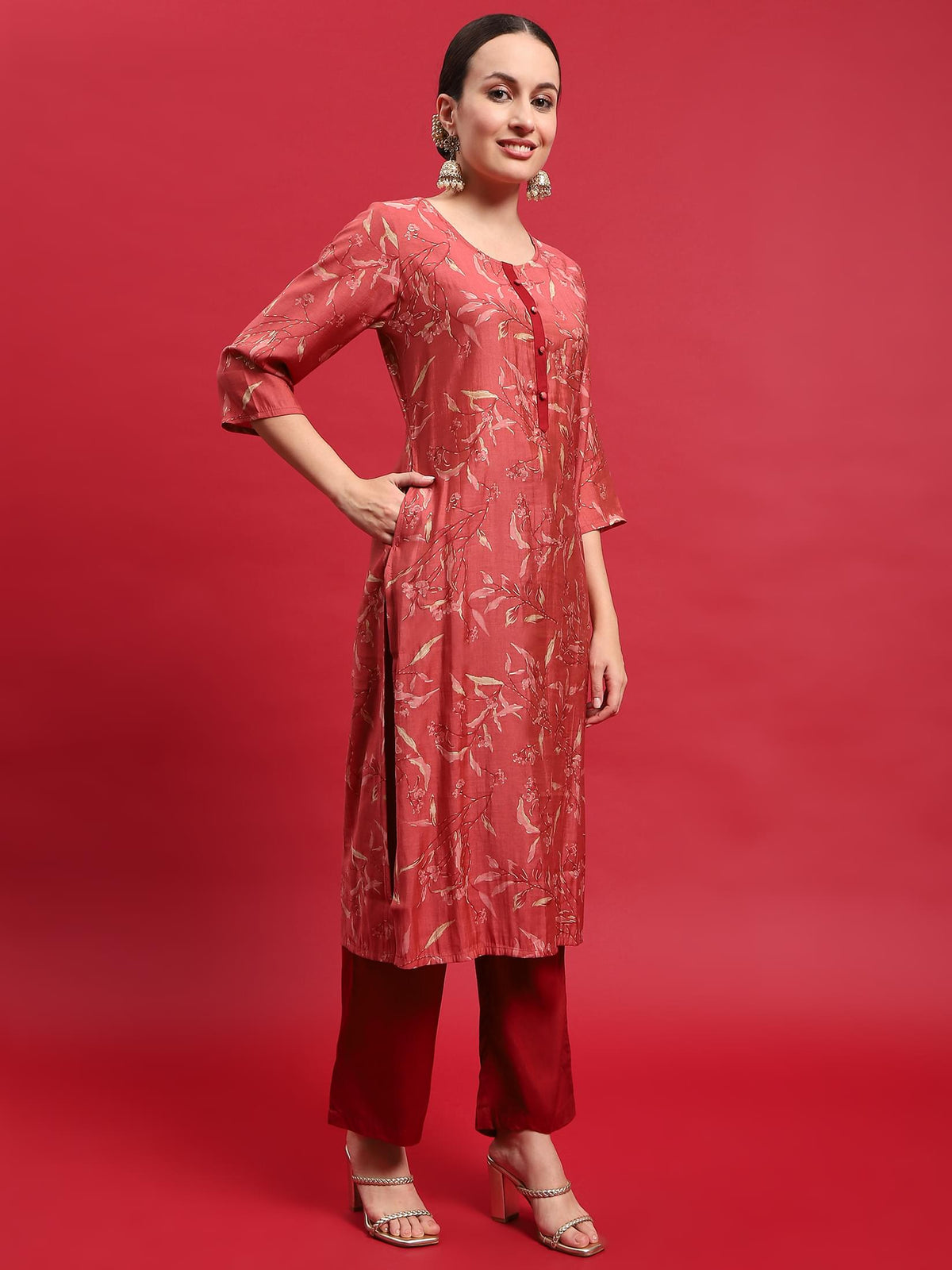 Women Muslin Maroon Floral Print Kurta Comfort Pant Dupatta.