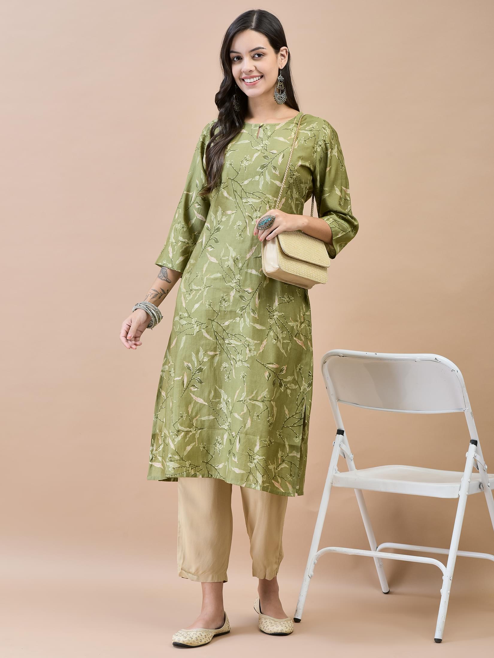 Women Shantoon Green Solid Kurta.