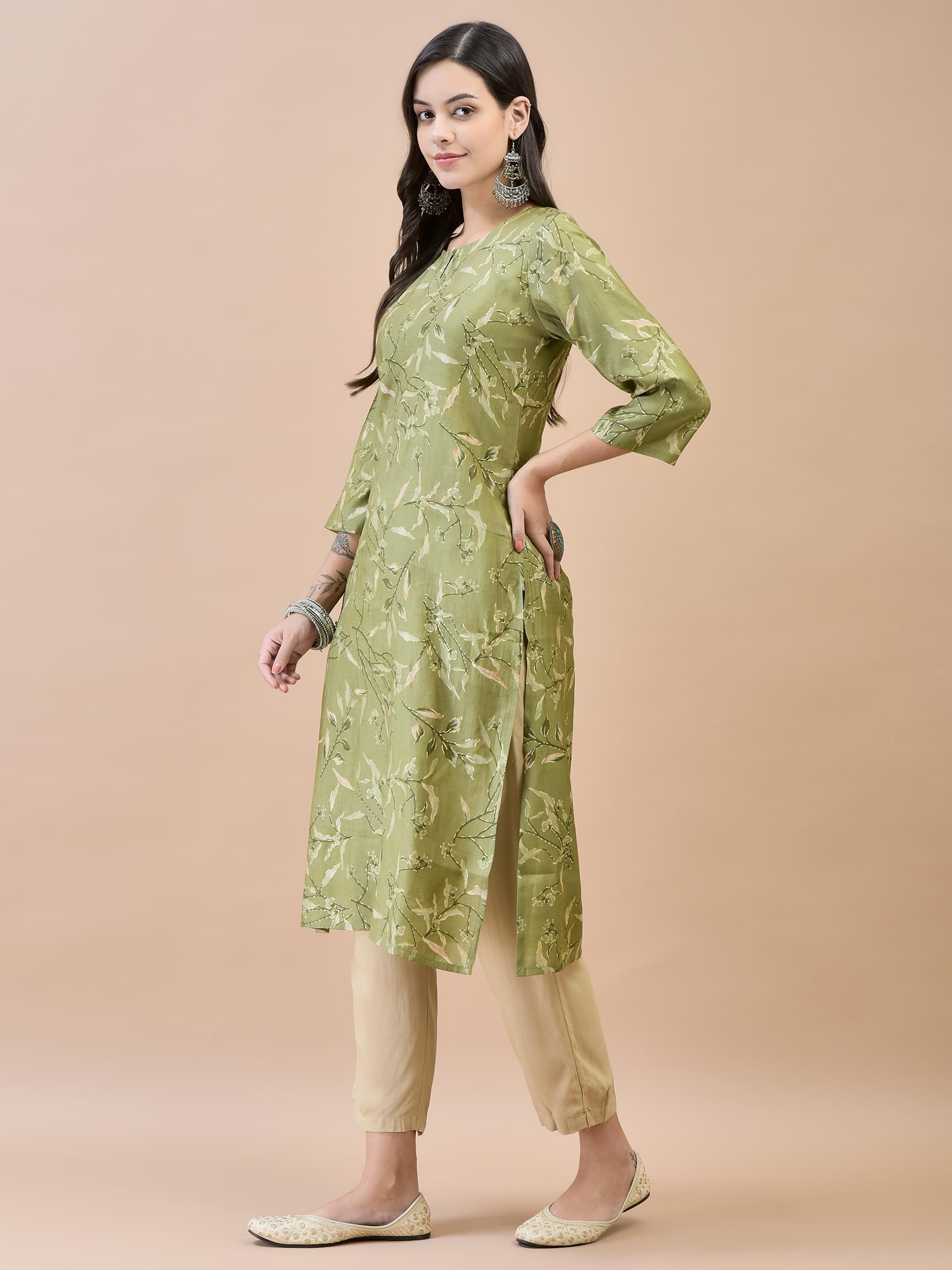 Women Shantoon Green Solid Kurta.