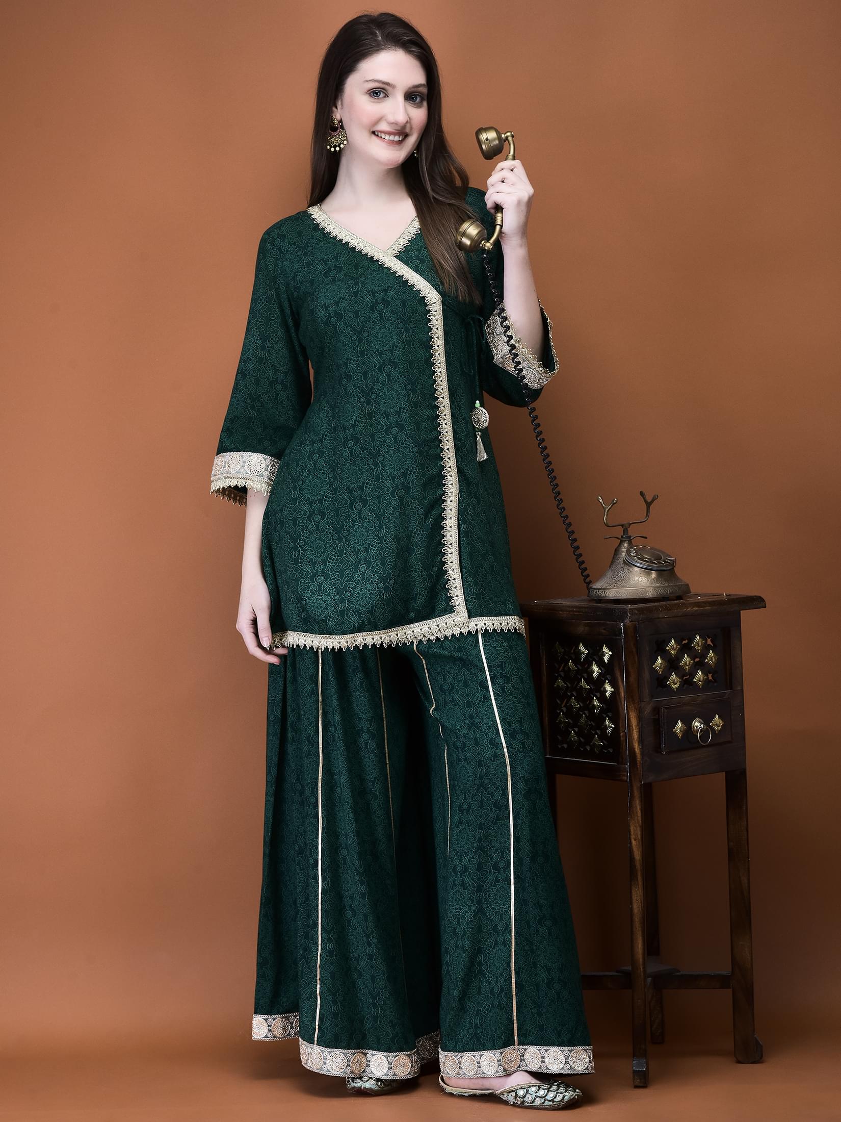Women Liva (Rayon) Green Floral Print Kurta With Split Pant.