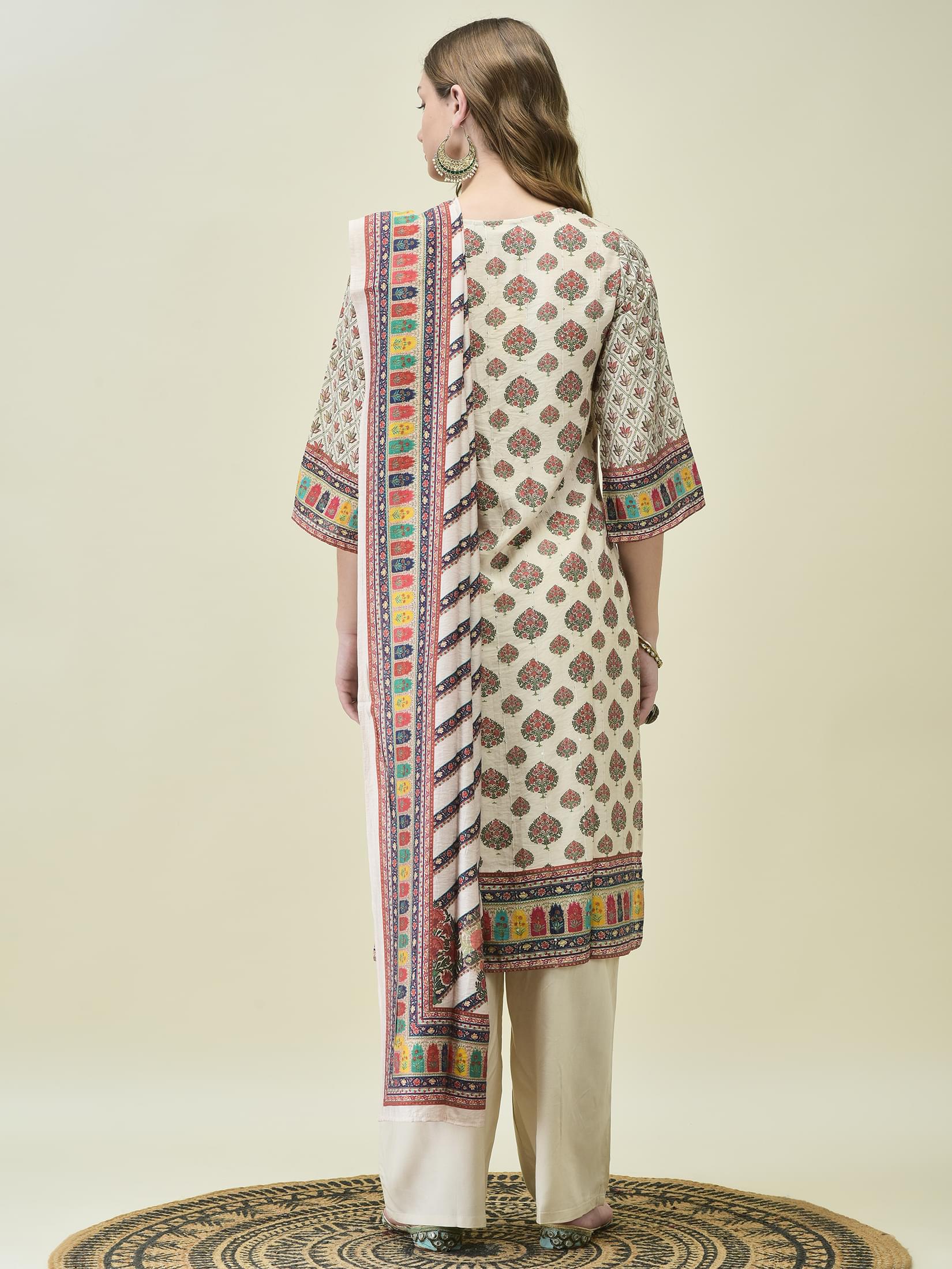 Women Muslin Multicolor Placement Print Kurta Comfort Pant Chanderi Dupatta.