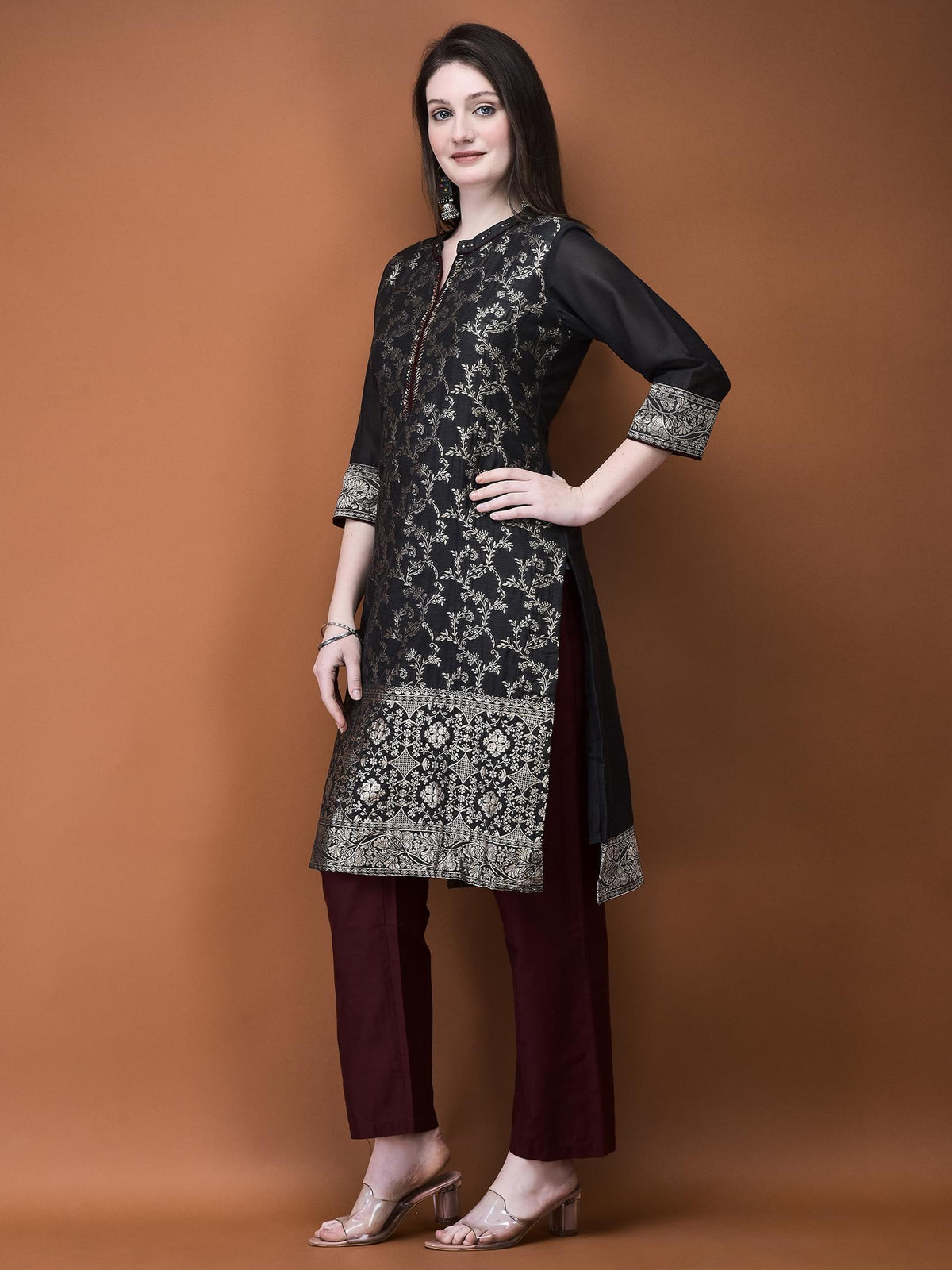 Women Jacquard Grey Woven Kurta With Comfort Pant.
