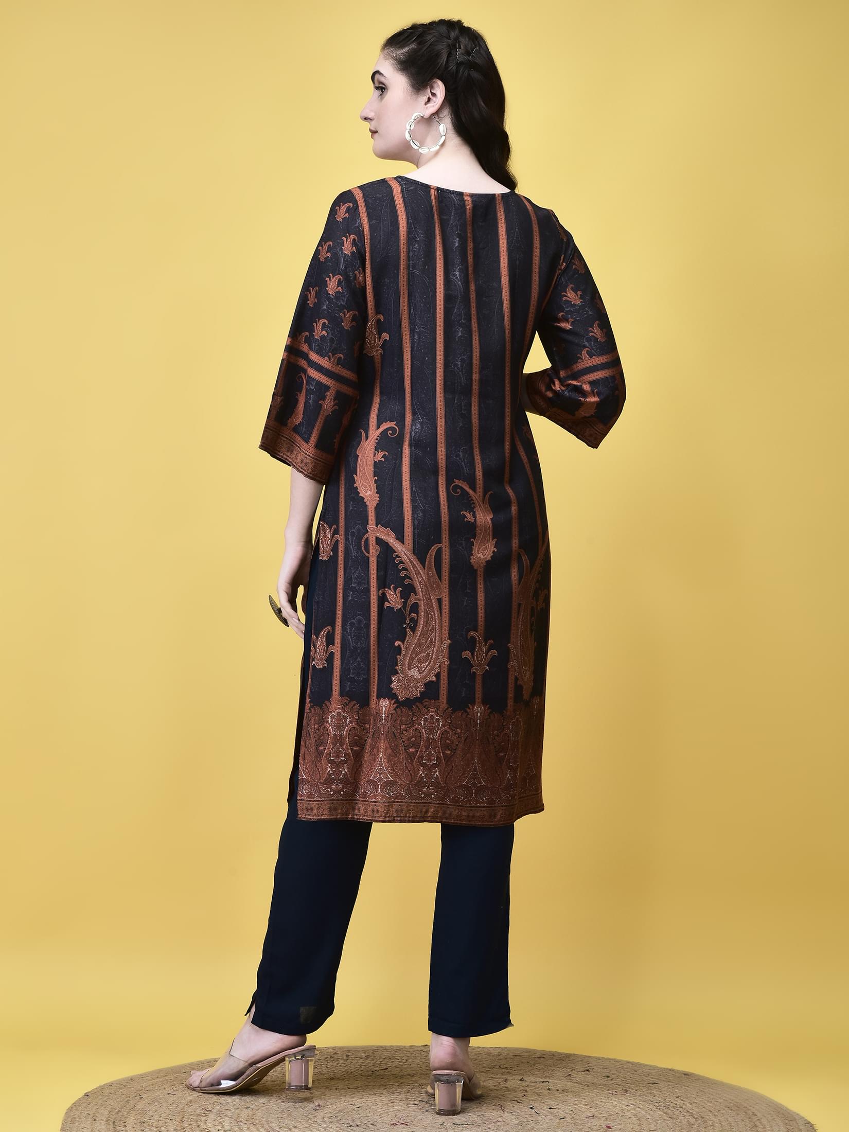 Women Liva Grey Paisley Print Kurta.