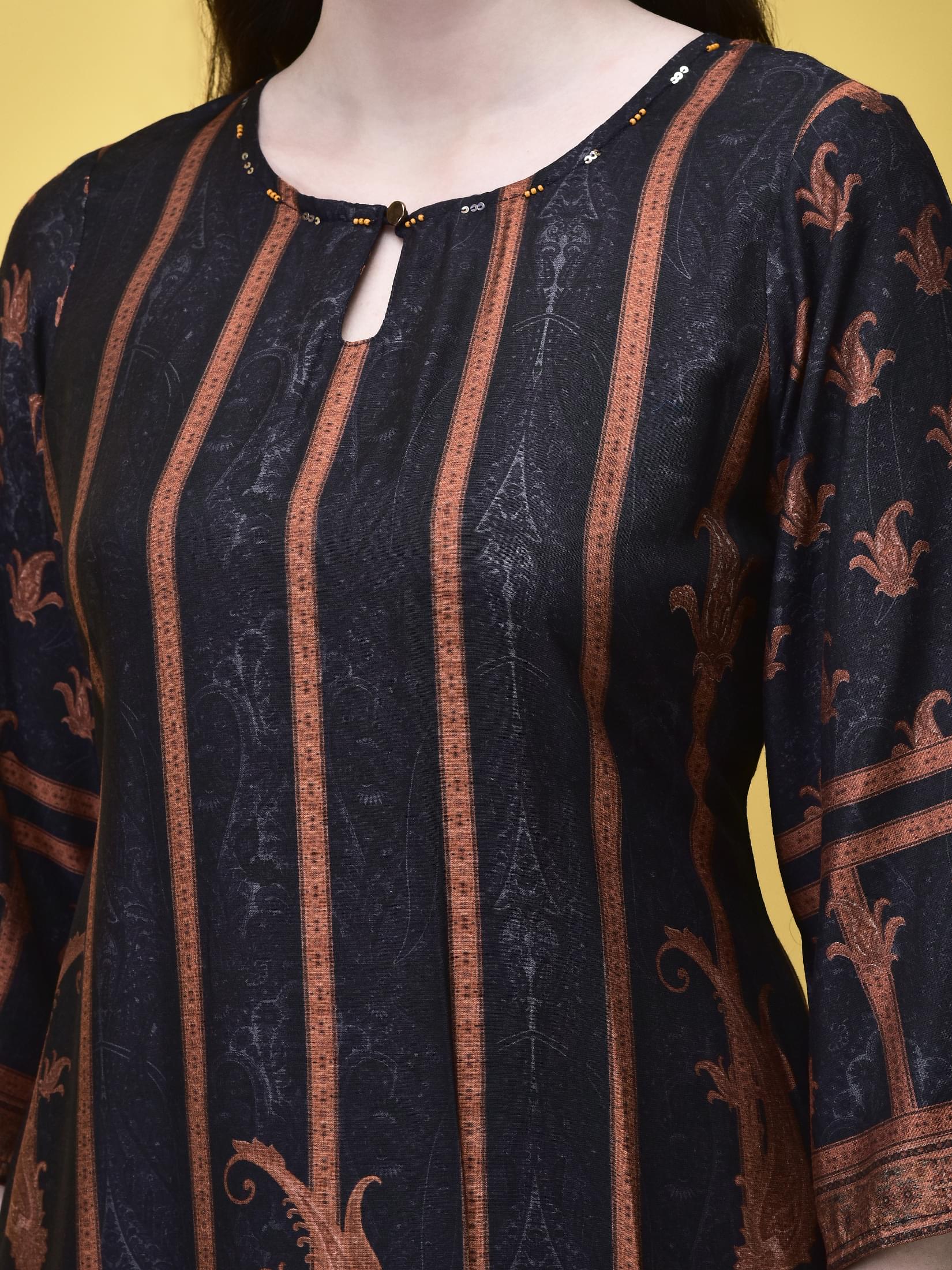 Women Liva Grey Paisley Print Kurta.