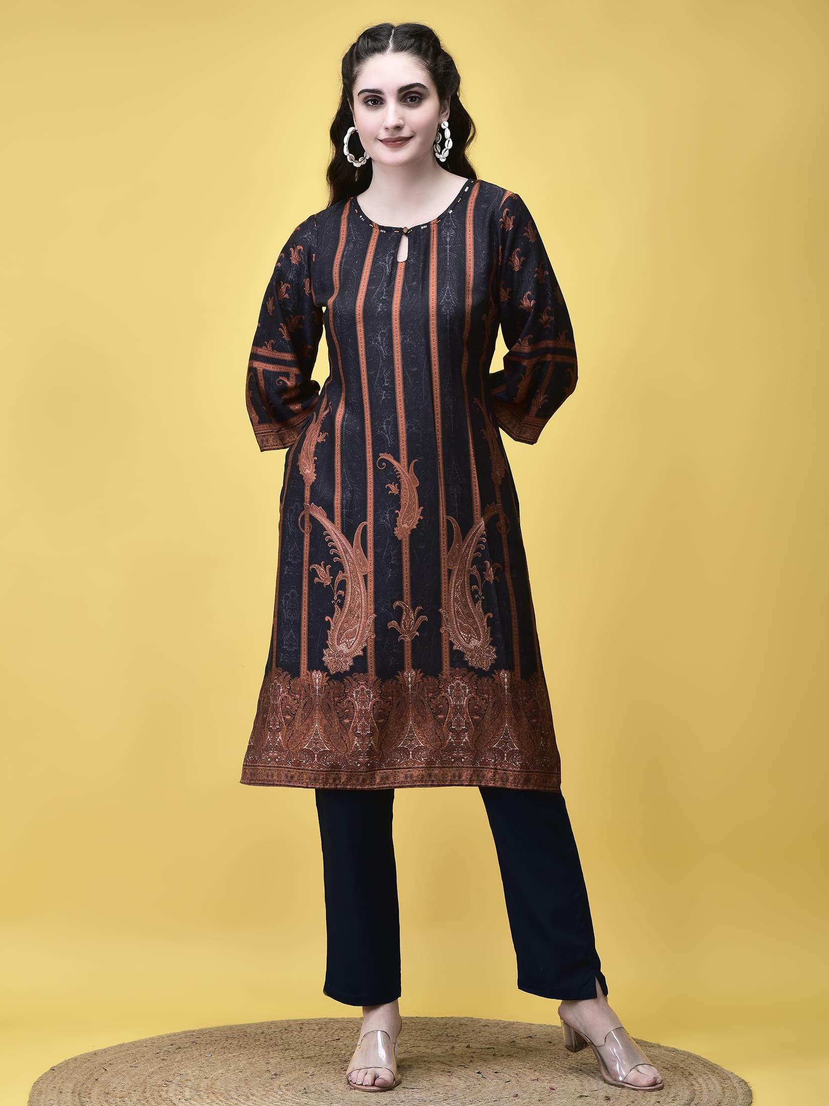 Women Liva Grey Paisley Print Kurta.