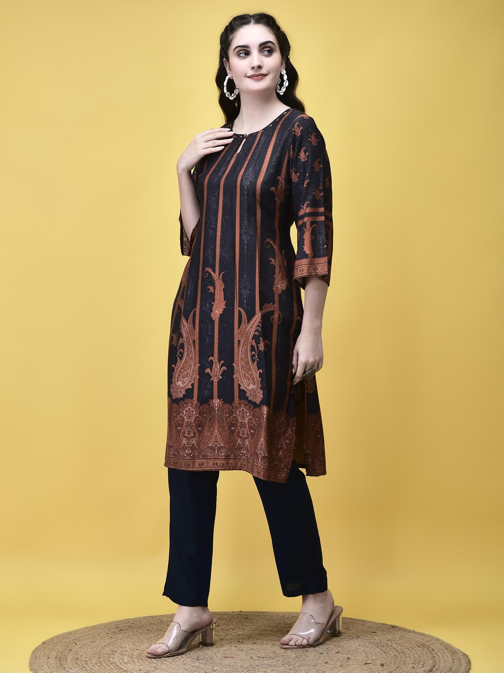 Women Liva Grey Paisley Print Kurta.