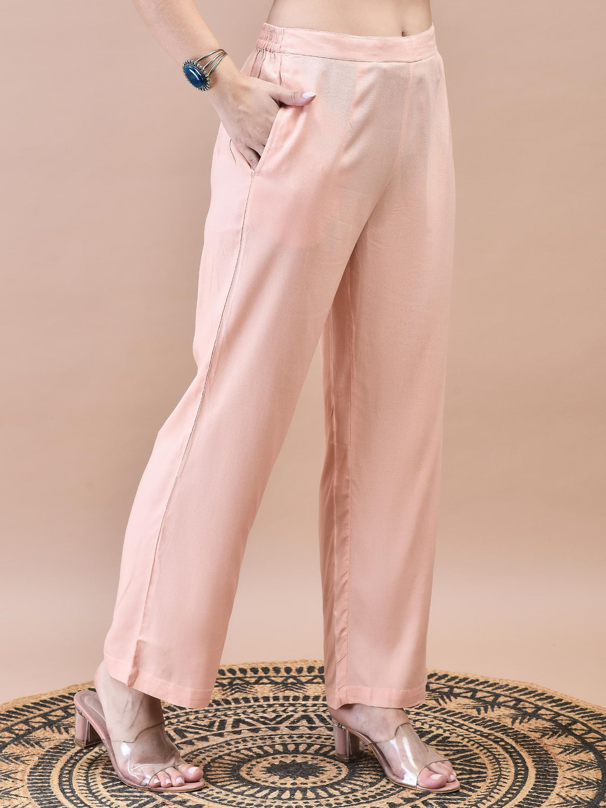 Women Muslin Peach Floral Print Kurta Comfort Pant Dupatta.