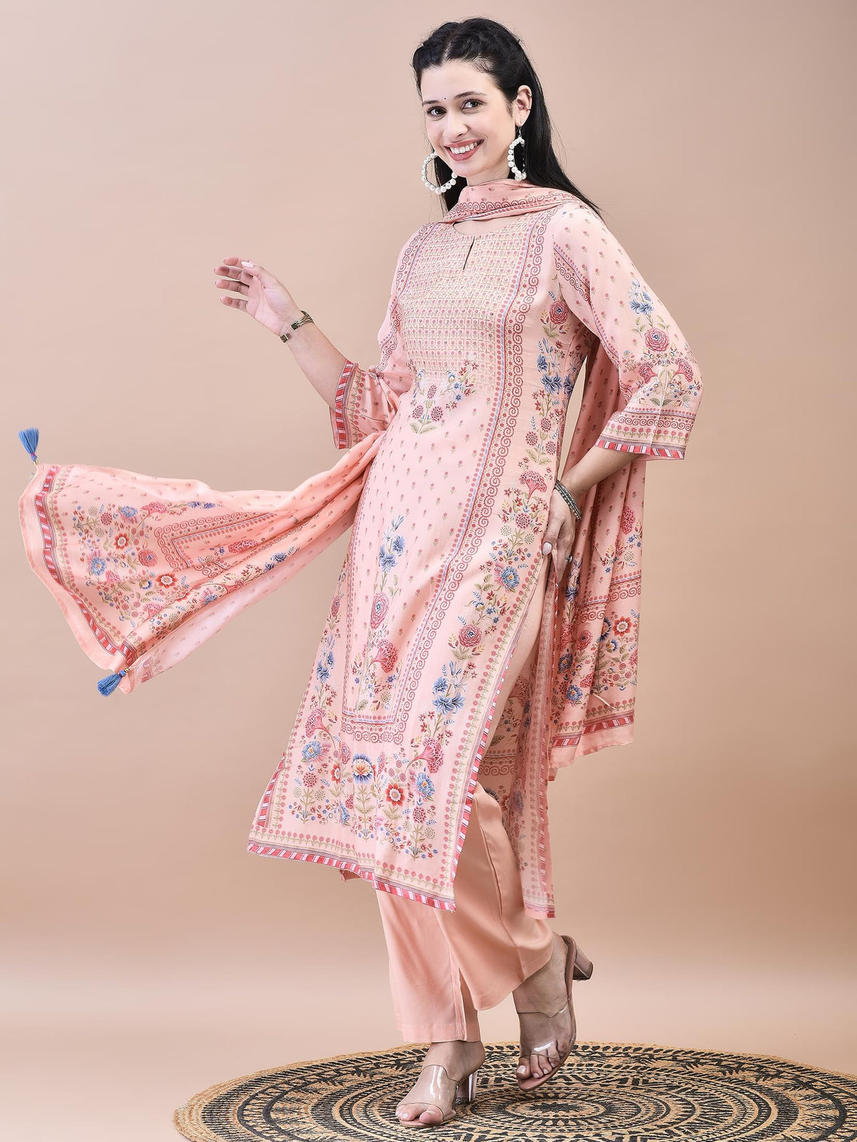 Women Muslin Peach Floral Print Kurta Comfort Pant Dupatta.