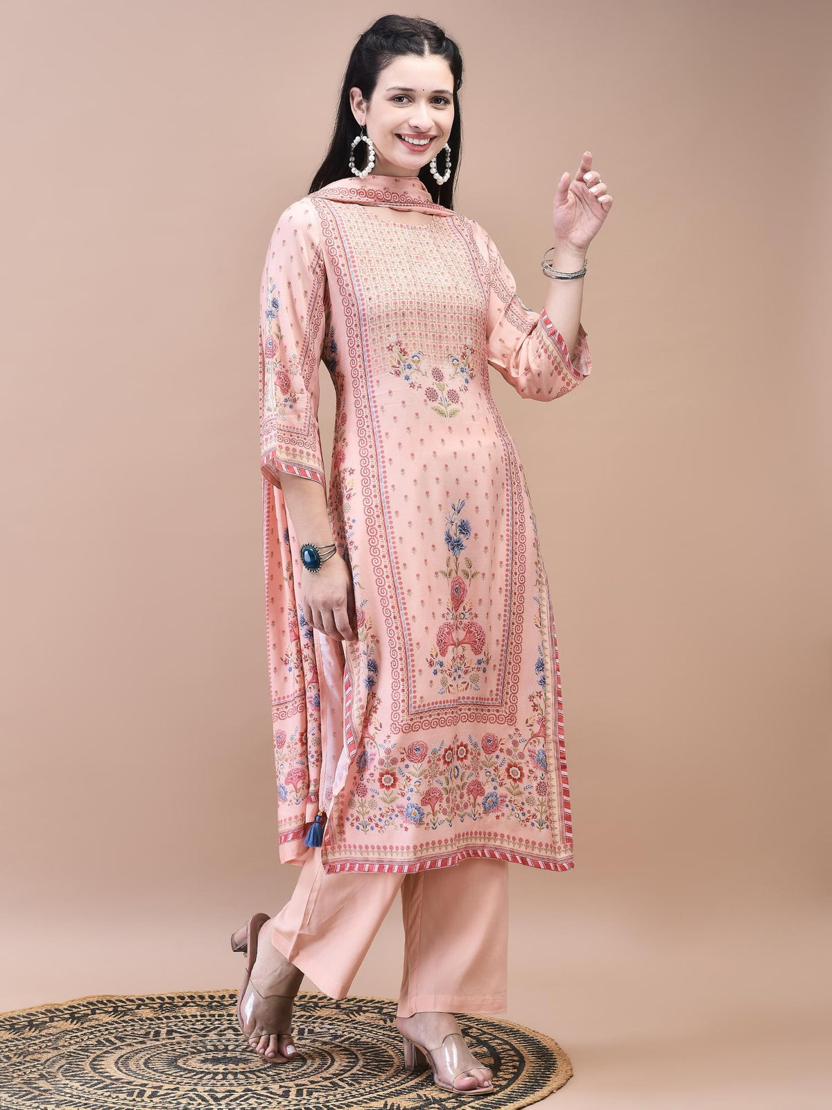 Women Muslin Peach Floral Print Kurta Comfort Pant Dupatta.