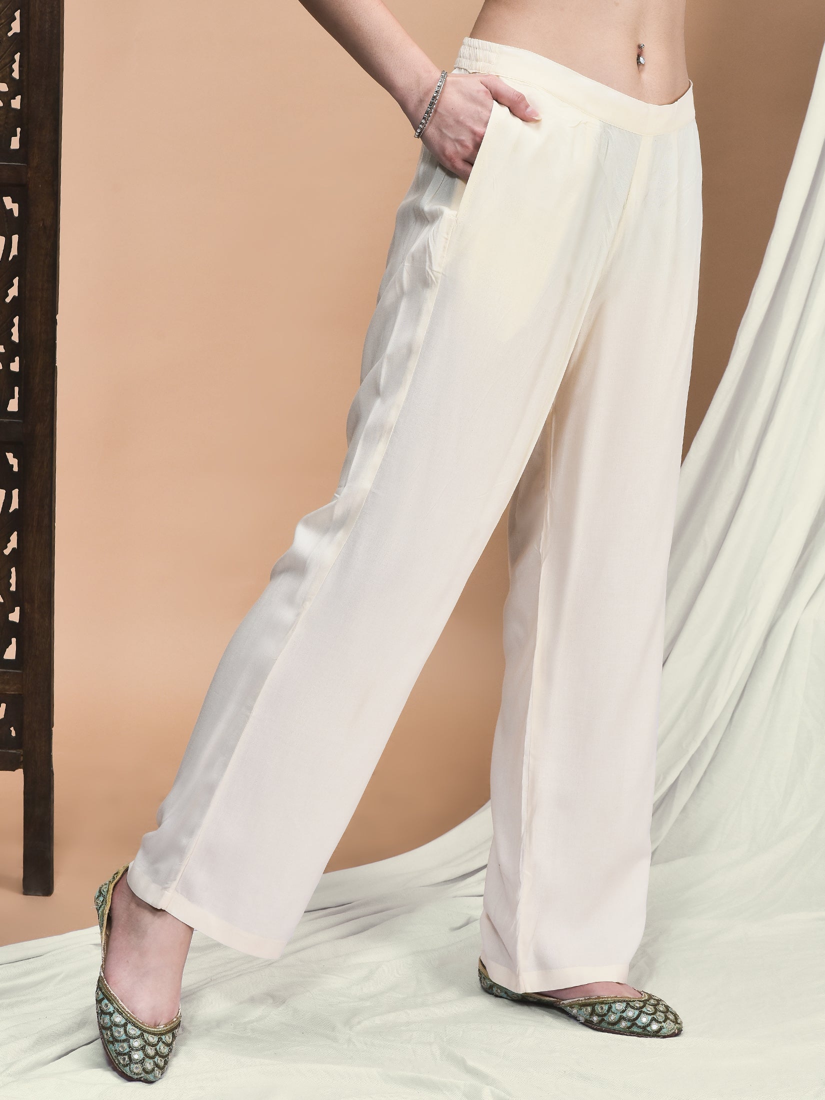 20223MPOFFWHITEGREY_bottom