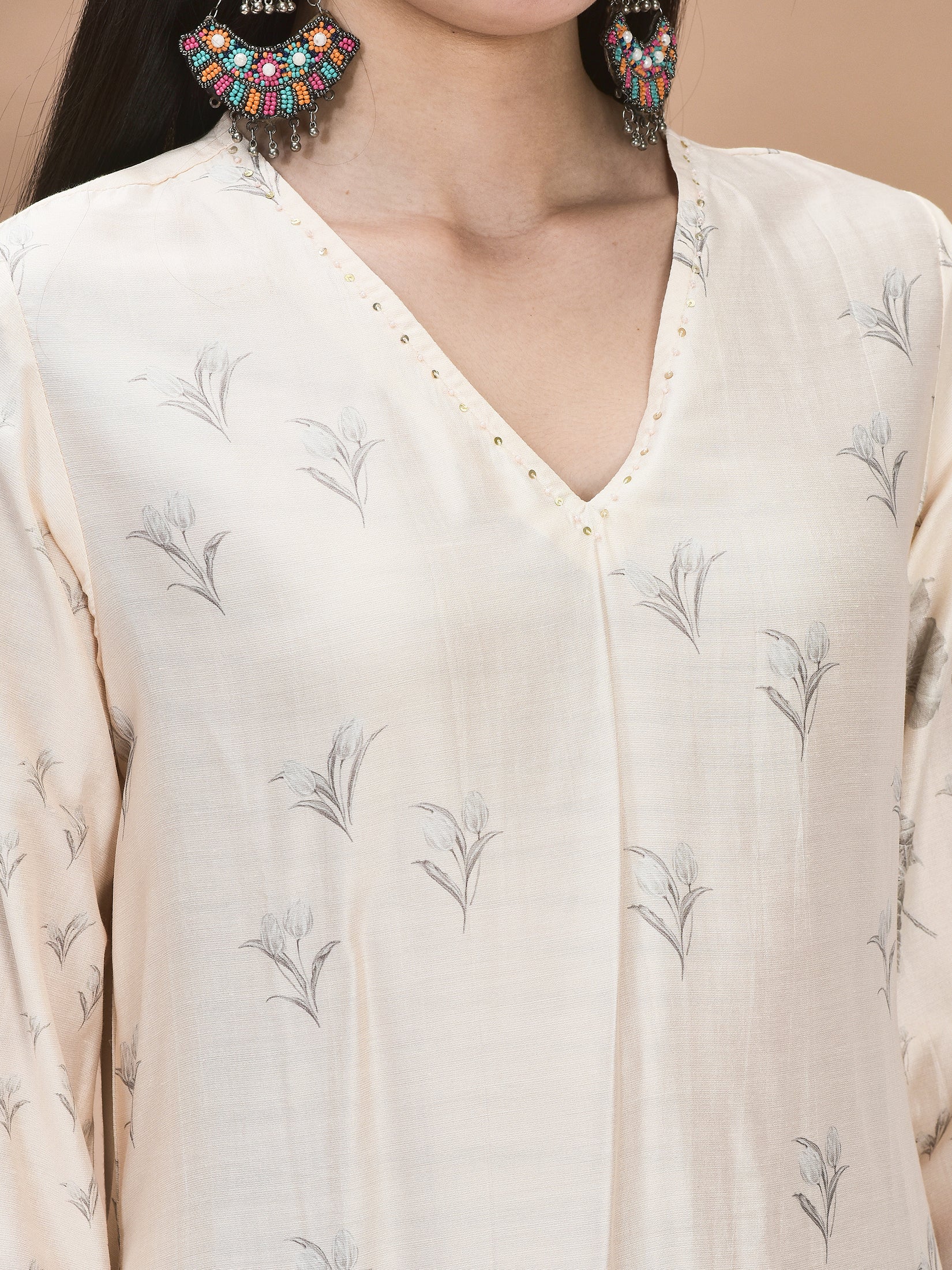 20223MPOFFWHITEGREY_closer